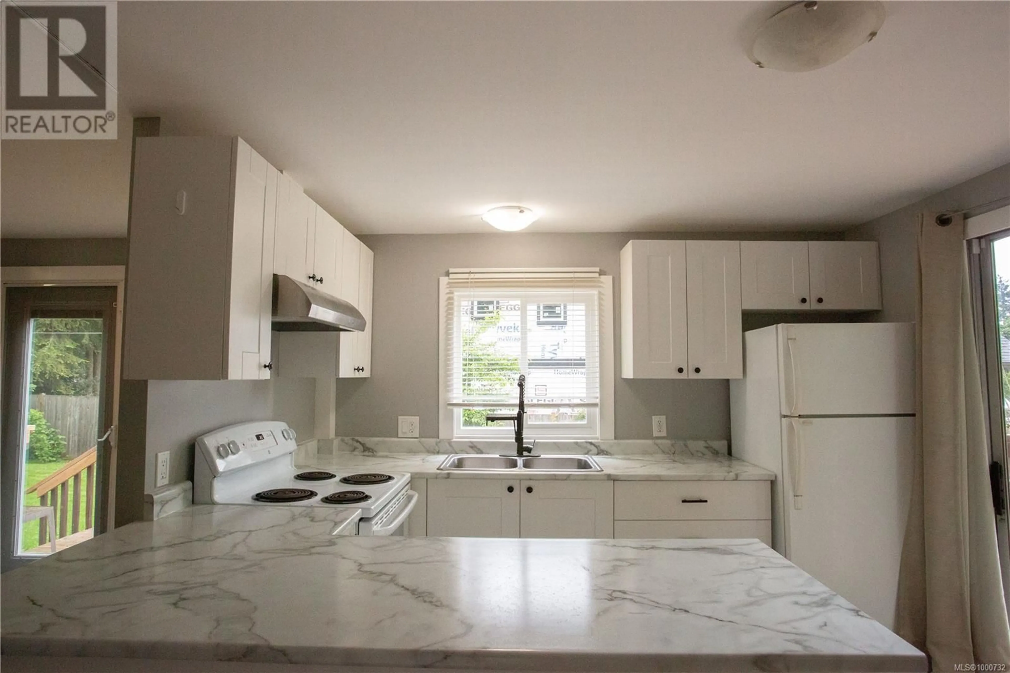 Standard kitchen, unknown for 6091 PINE RIDGE CRESCENT, Nanaimo British Columbia V9T2N8