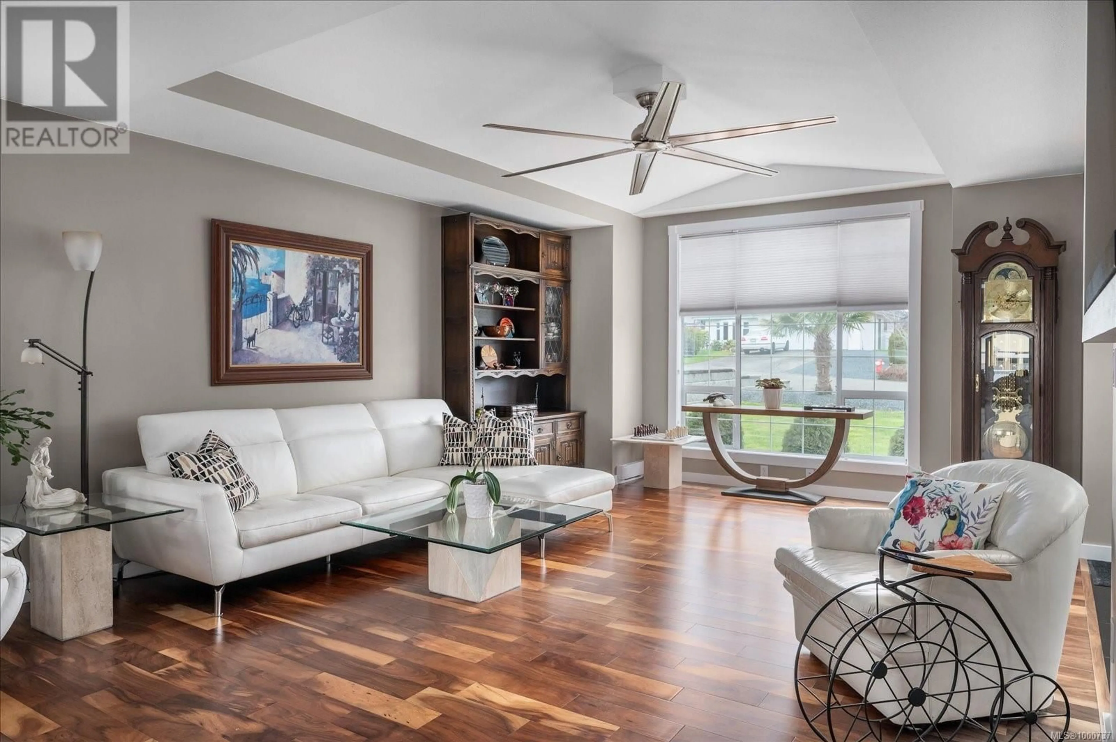 Living room with furniture, ceramic/tile floor for 580 BELSON STREET, Parksville British Columbia V9P1B5