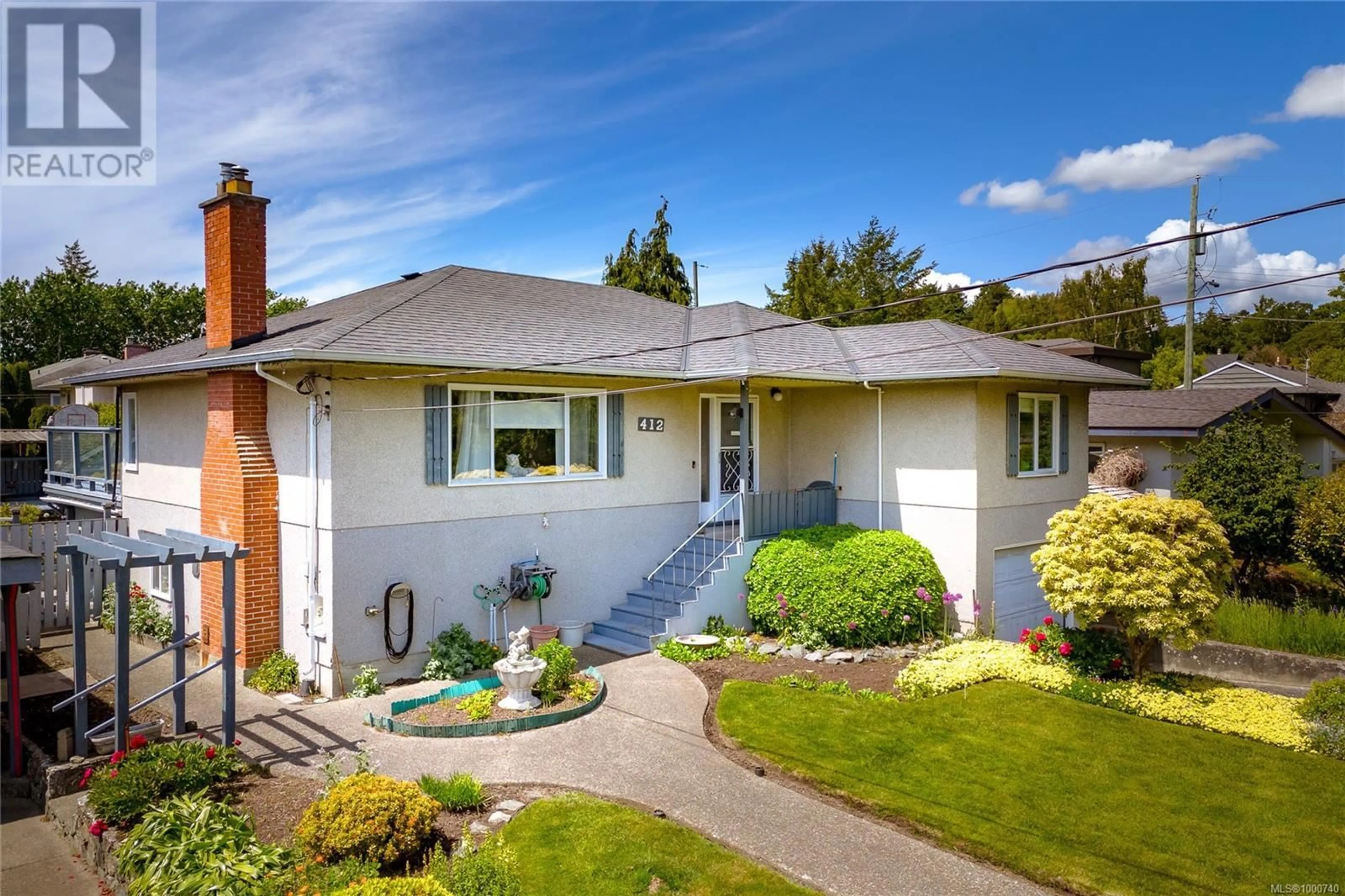 Home with vinyl exterior material, street for 412 ST. CHARLES STREET, Victoria British Columbia V8S3N5