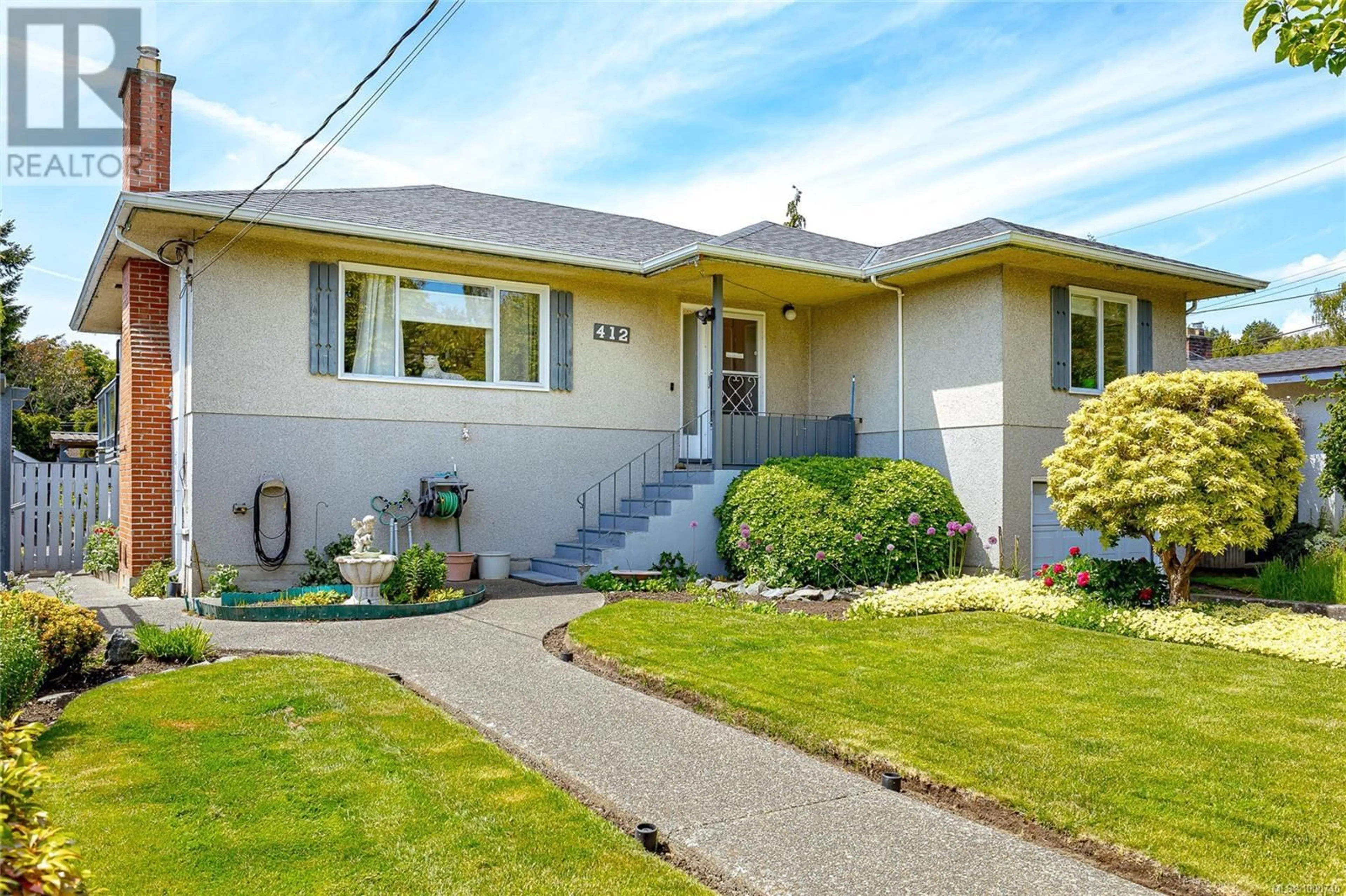 Home with vinyl exterior material, street for 412 ST. CHARLES STREET, Victoria British Columbia V8S3N5