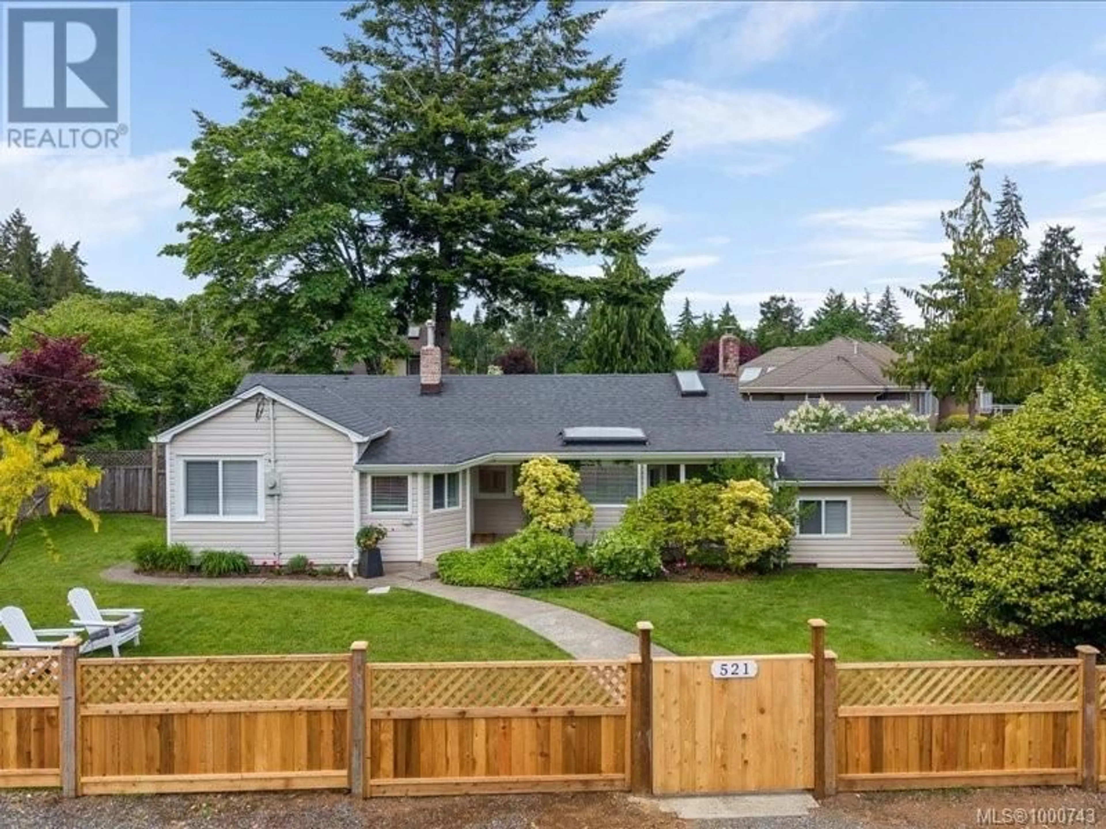A pic from outside/outdoor area/front of a property/back of a property/a pic from drone, street for 521 ARBUTUS STREET, Qualicum Beach British Columbia V9K1K8