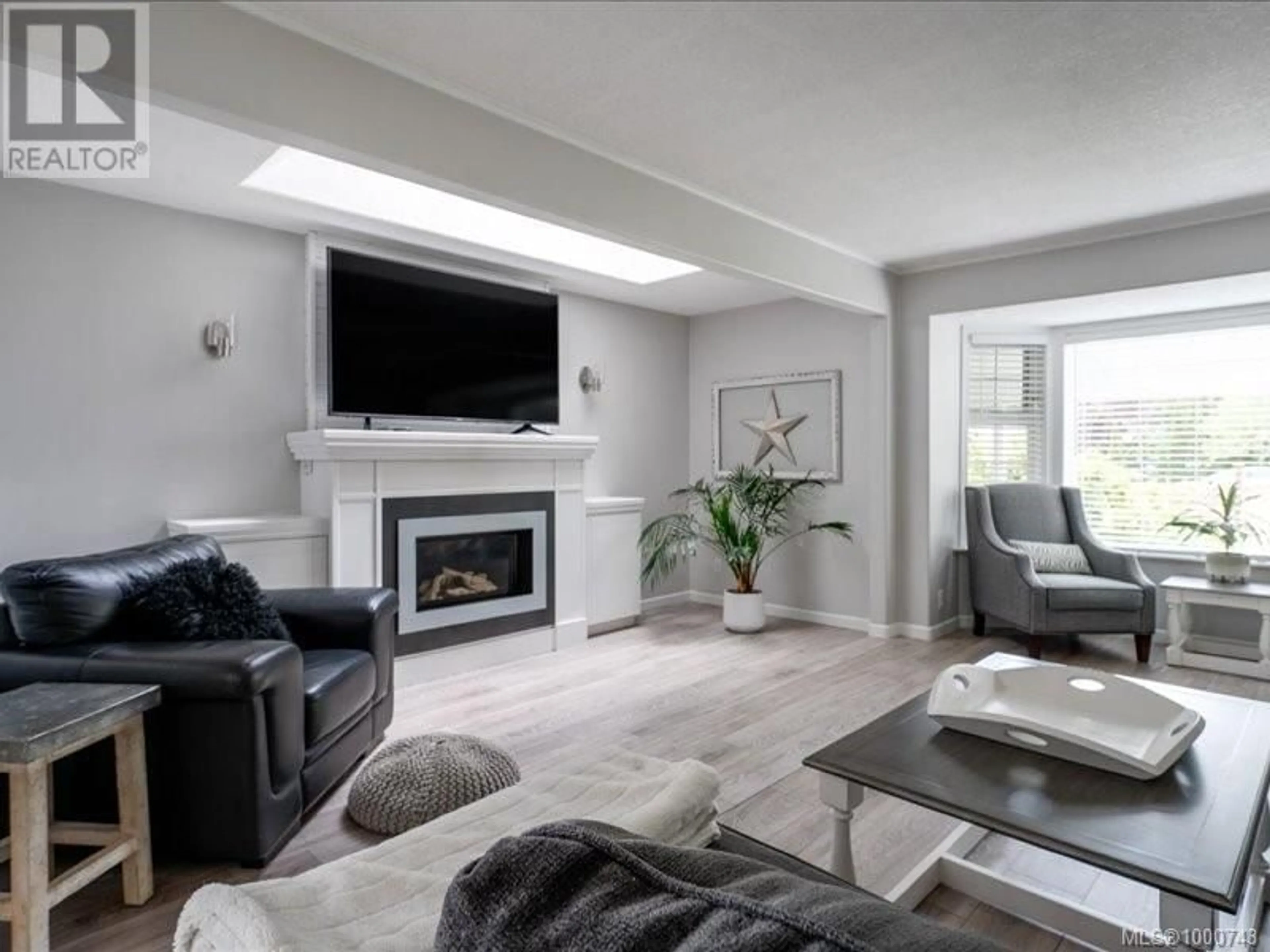 Living room with furniture, unknown for 521 ARBUTUS STREET, Qualicum Beach British Columbia V9K1K8