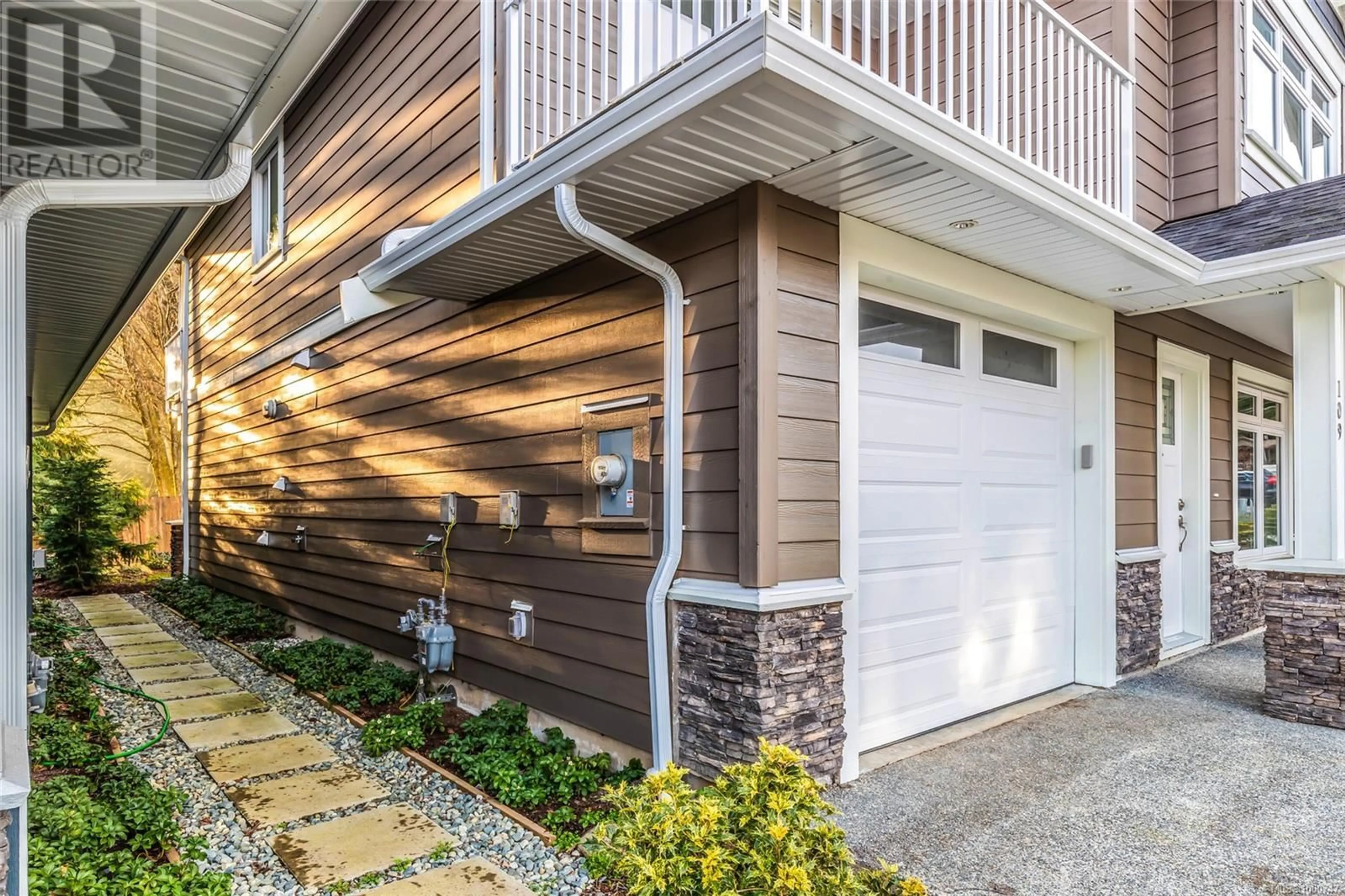 Home with vinyl exterior material, street for 109 - 5160 HAMMOND BAY ROAD, Nanaimo British Columbia V9T5B5