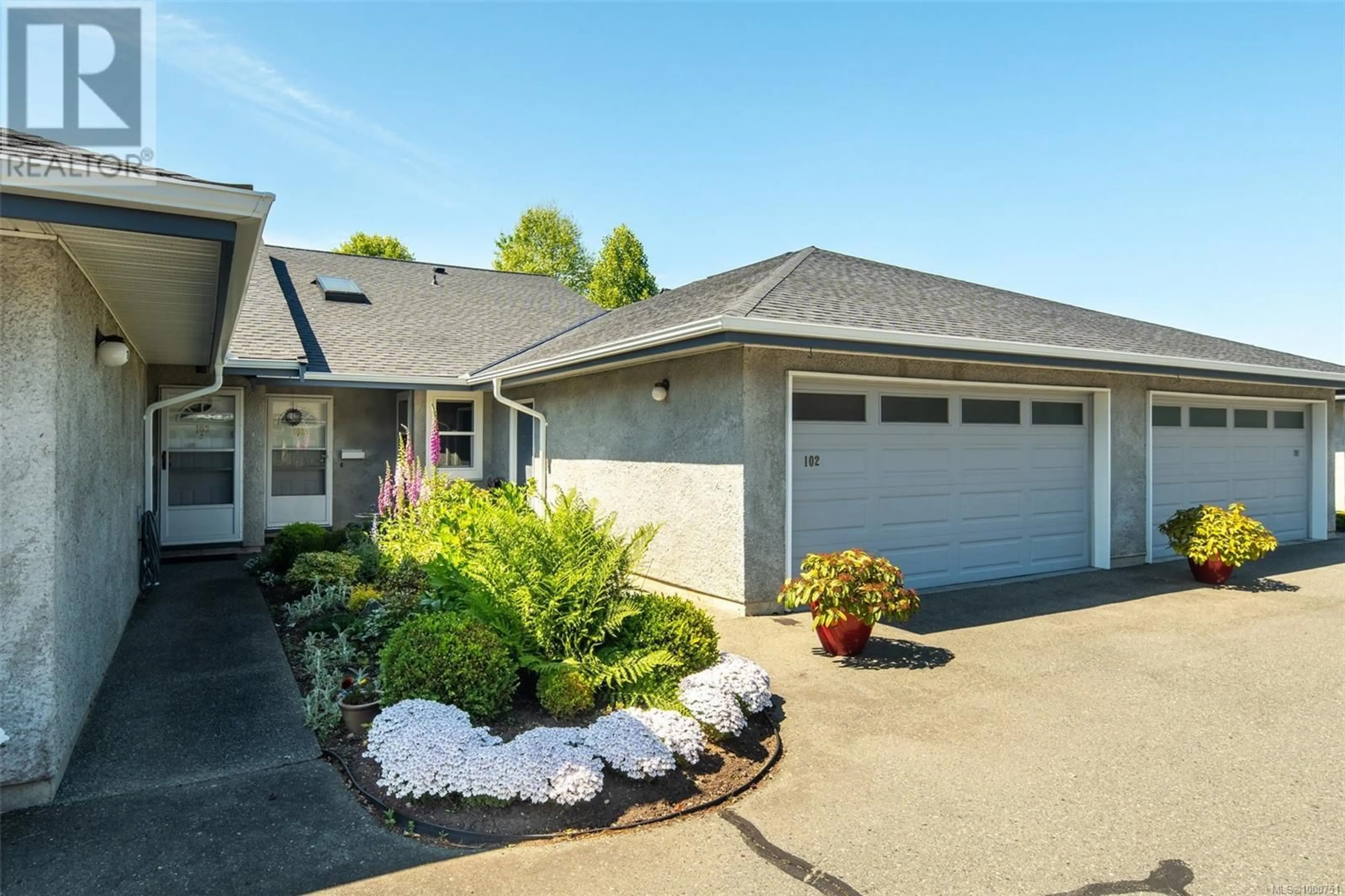 Home with vinyl exterior material, street for 102 - 2600 FERGUSON ROAD, Central Saanich British Columbia V8M2C1