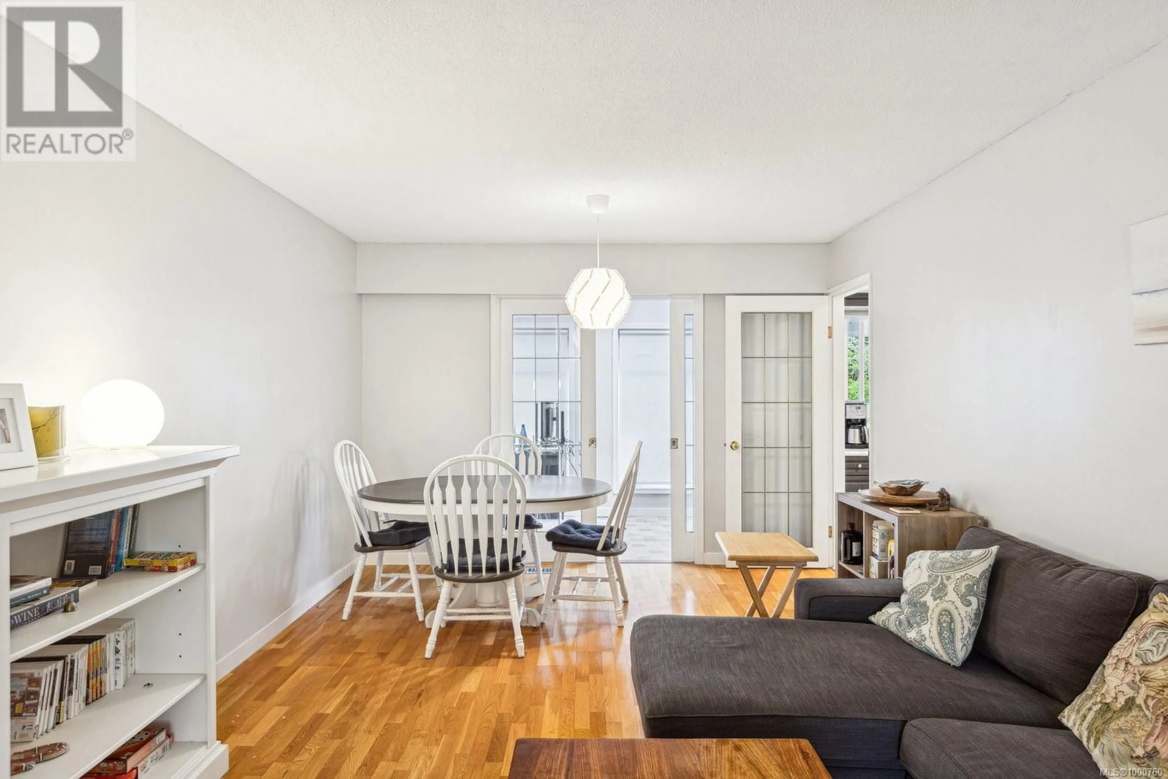 Living room with furniture, wood/laminate floor for 2495 BEAUFORT ROAD, Sidney British Columbia V8L2K1