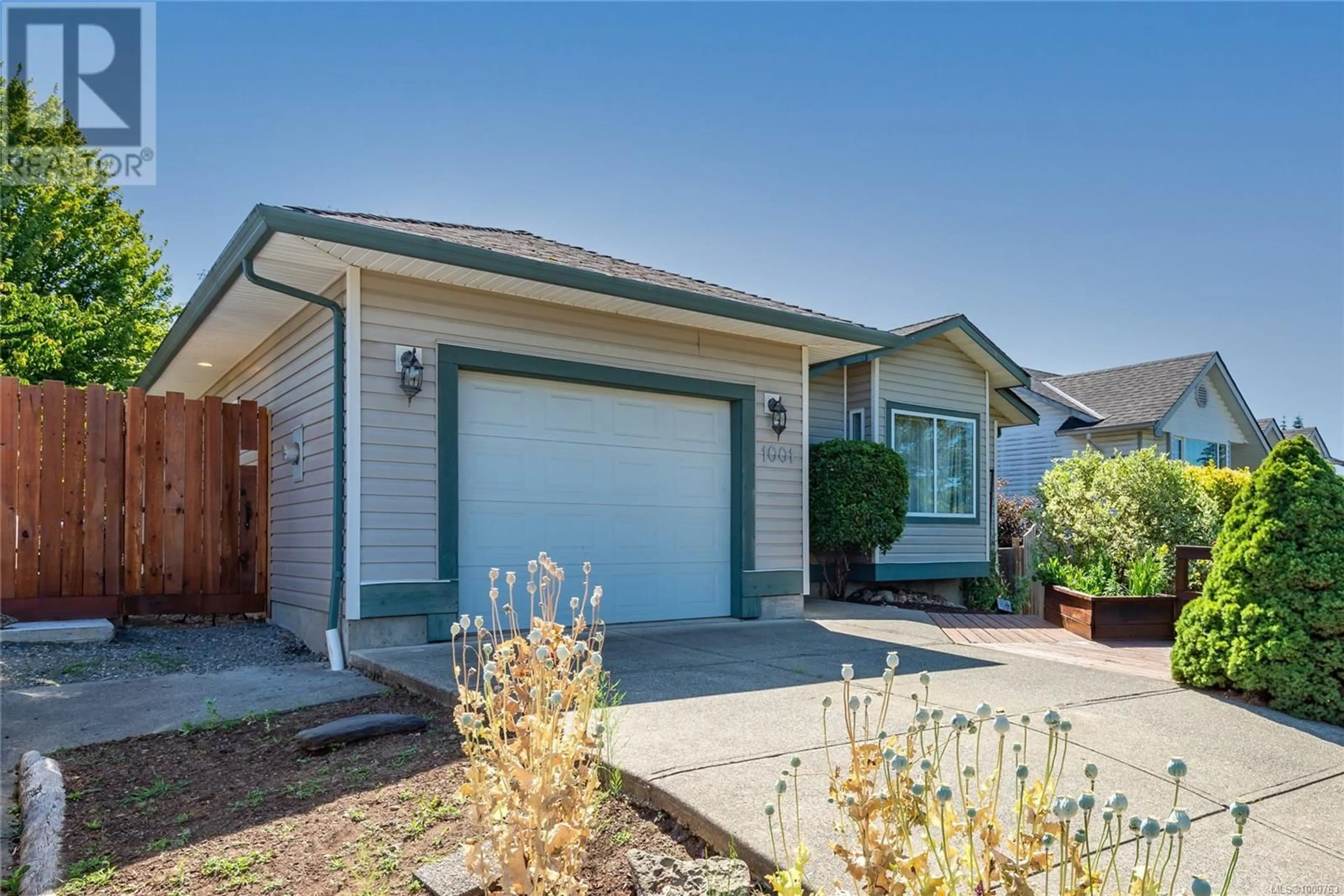 Home with vinyl exterior material, street for 1001 SHELLBOURNE BOULEVARD, Campbell River British Columbia V9W6S2