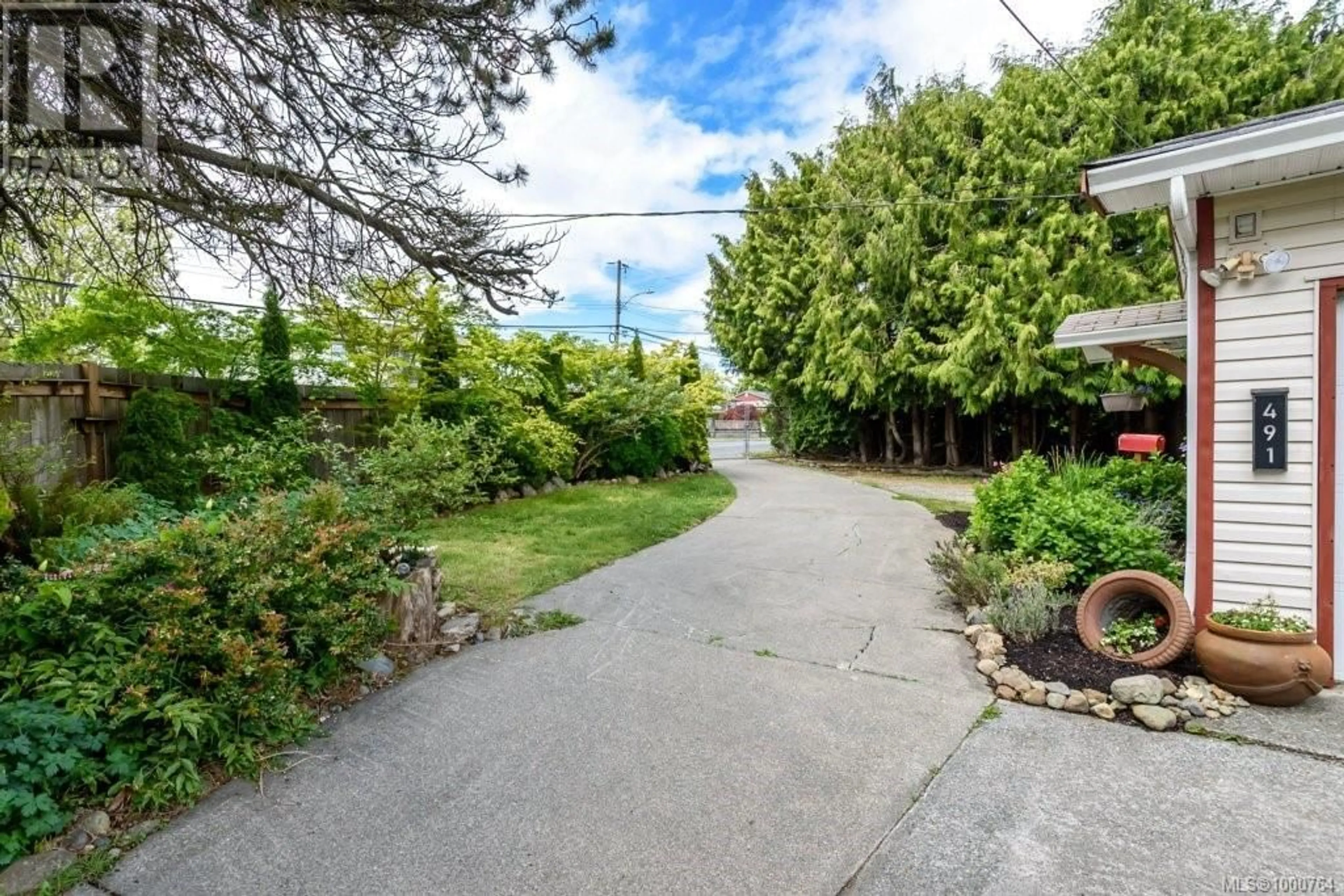 Patio, street for 491 26TH STREET, Courtenay British Columbia V9N6V1