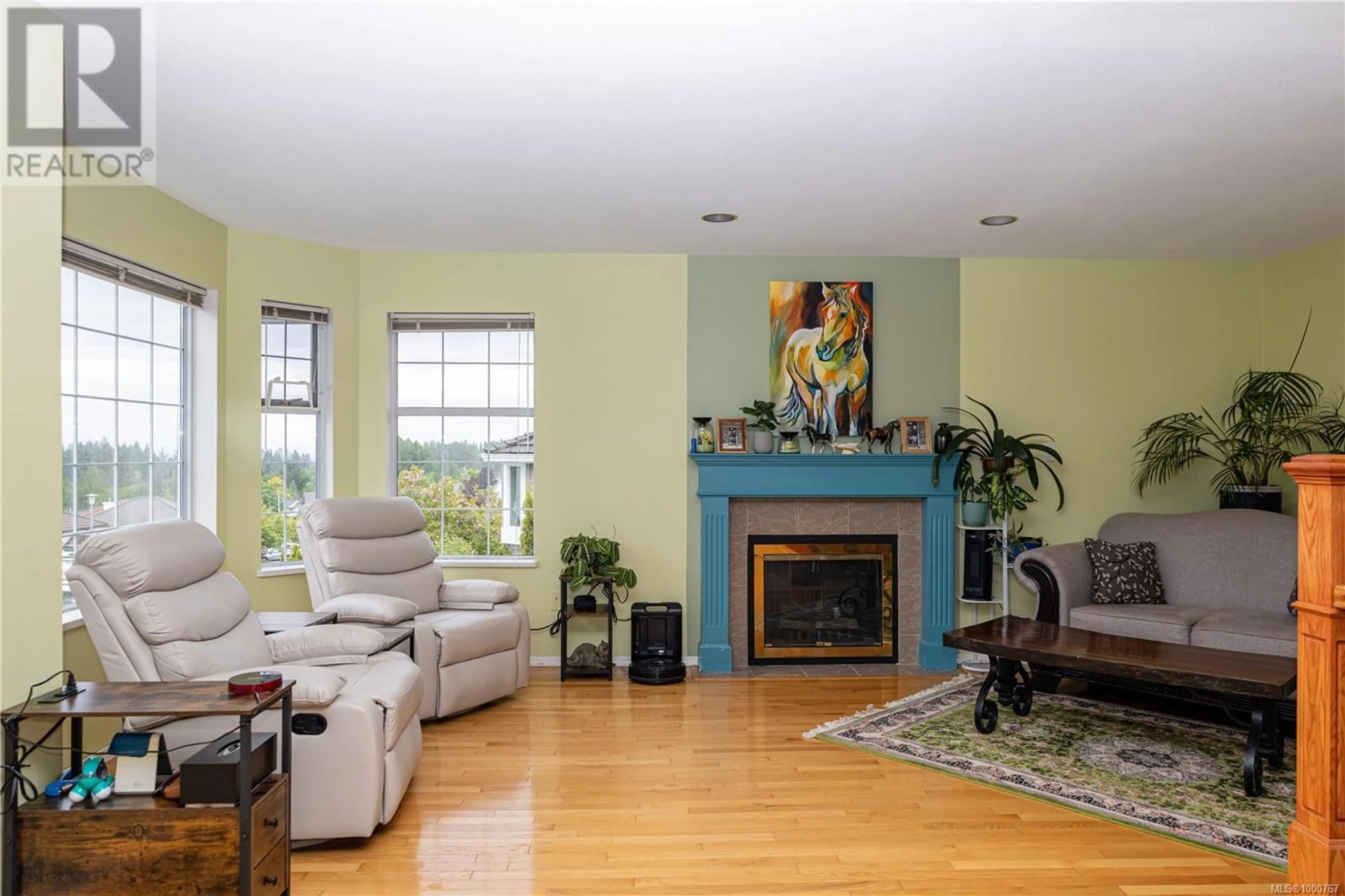 Living room with furniture, unknown for 733 BOWEN DRIVE, Campbell River British Columbia V9H1S2