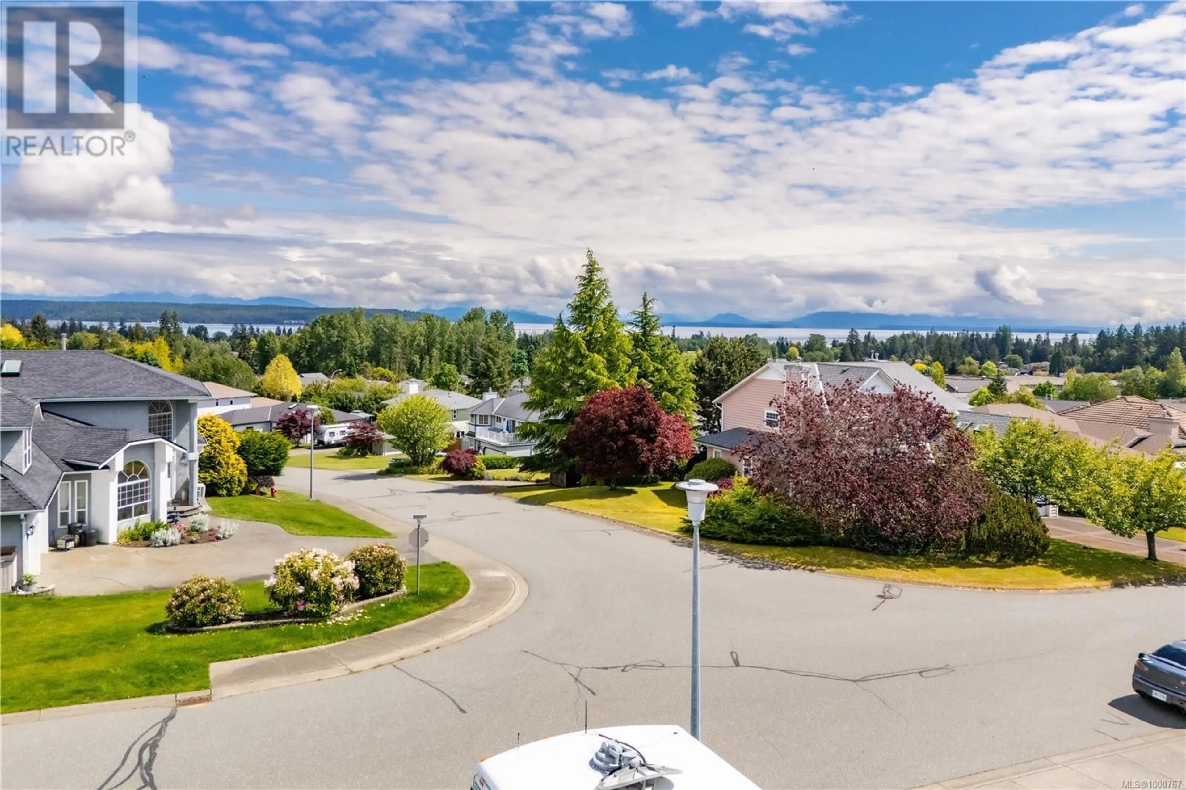 A pic from outside/outdoor area/front of a property/back of a property/a pic from drone, water/lake/river/ocean view for 733 BOWEN DRIVE, Campbell River British Columbia V9H1S2
