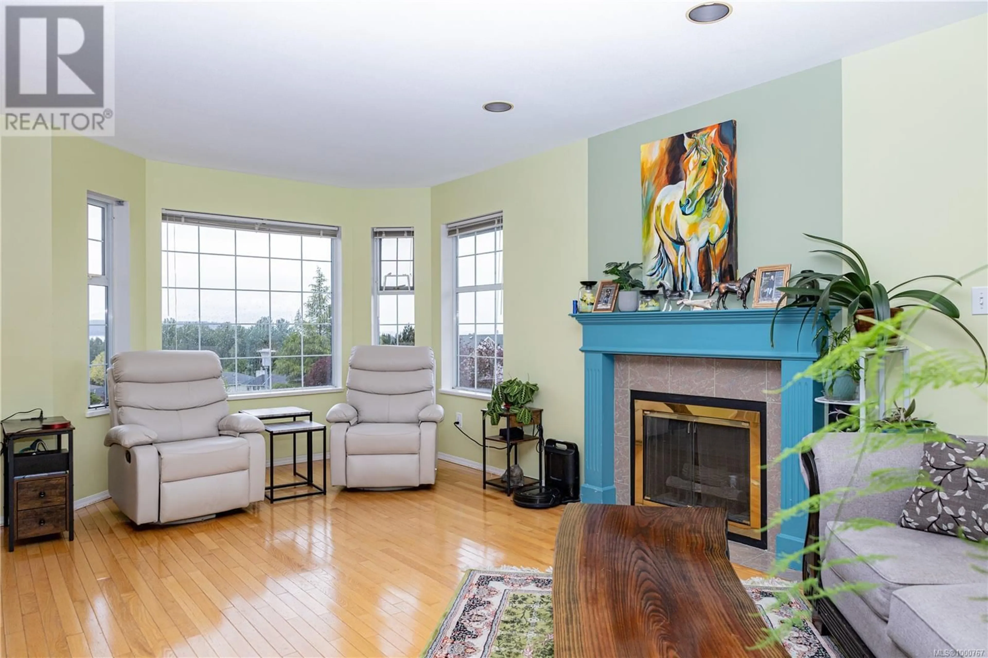 Living room with furniture, unknown for 733 BOWEN DRIVE, Campbell River British Columbia V9H1S2