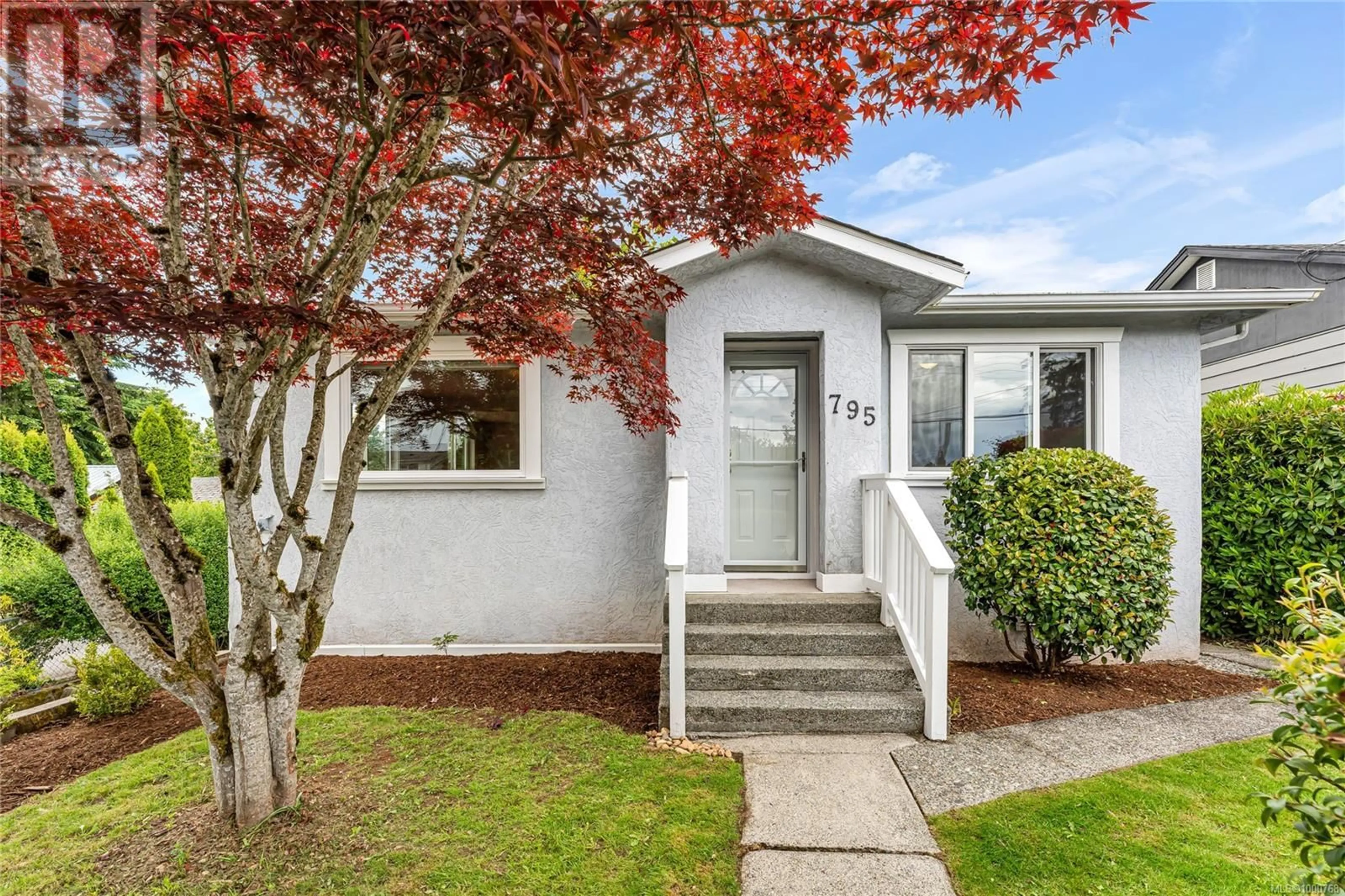 Home with vinyl exterior material, street for 795 SHORT AVENUE, Nanaimo British Columbia V9R4L6