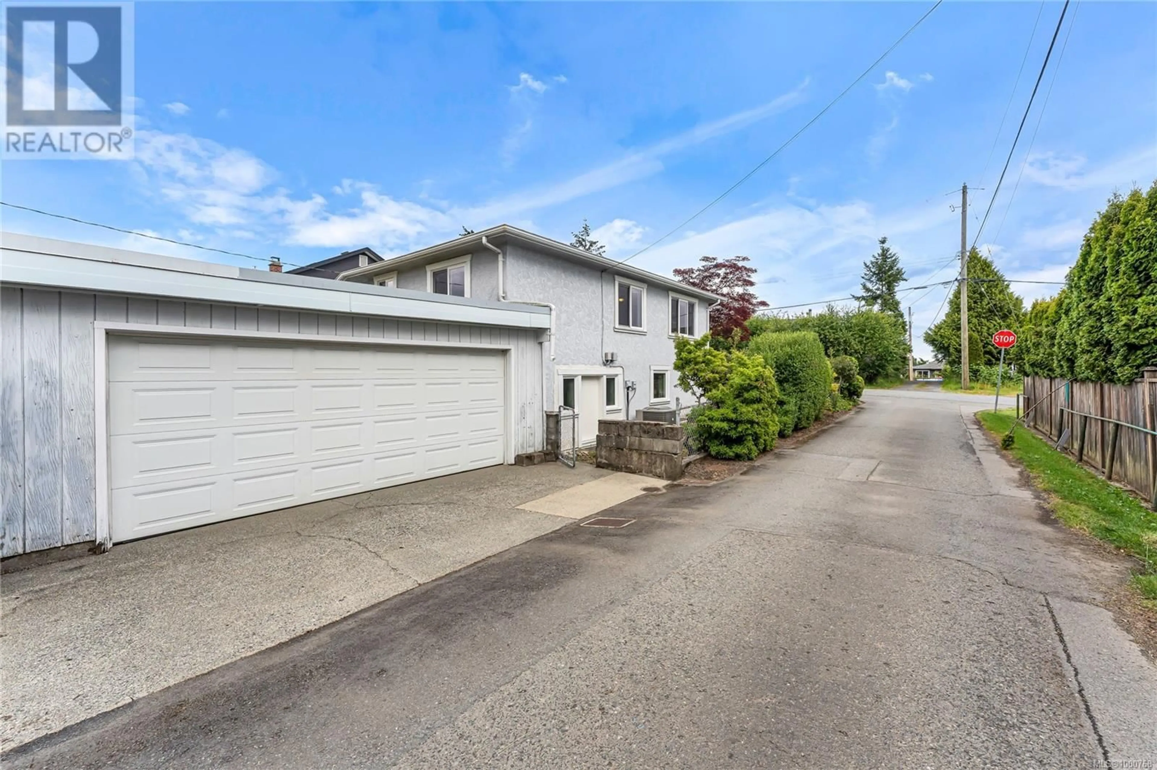 A pic from outside/outdoor area/front of a property/back of a property/a pic from drone, street for 795 SHORT AVENUE, Nanaimo British Columbia V9R4L6