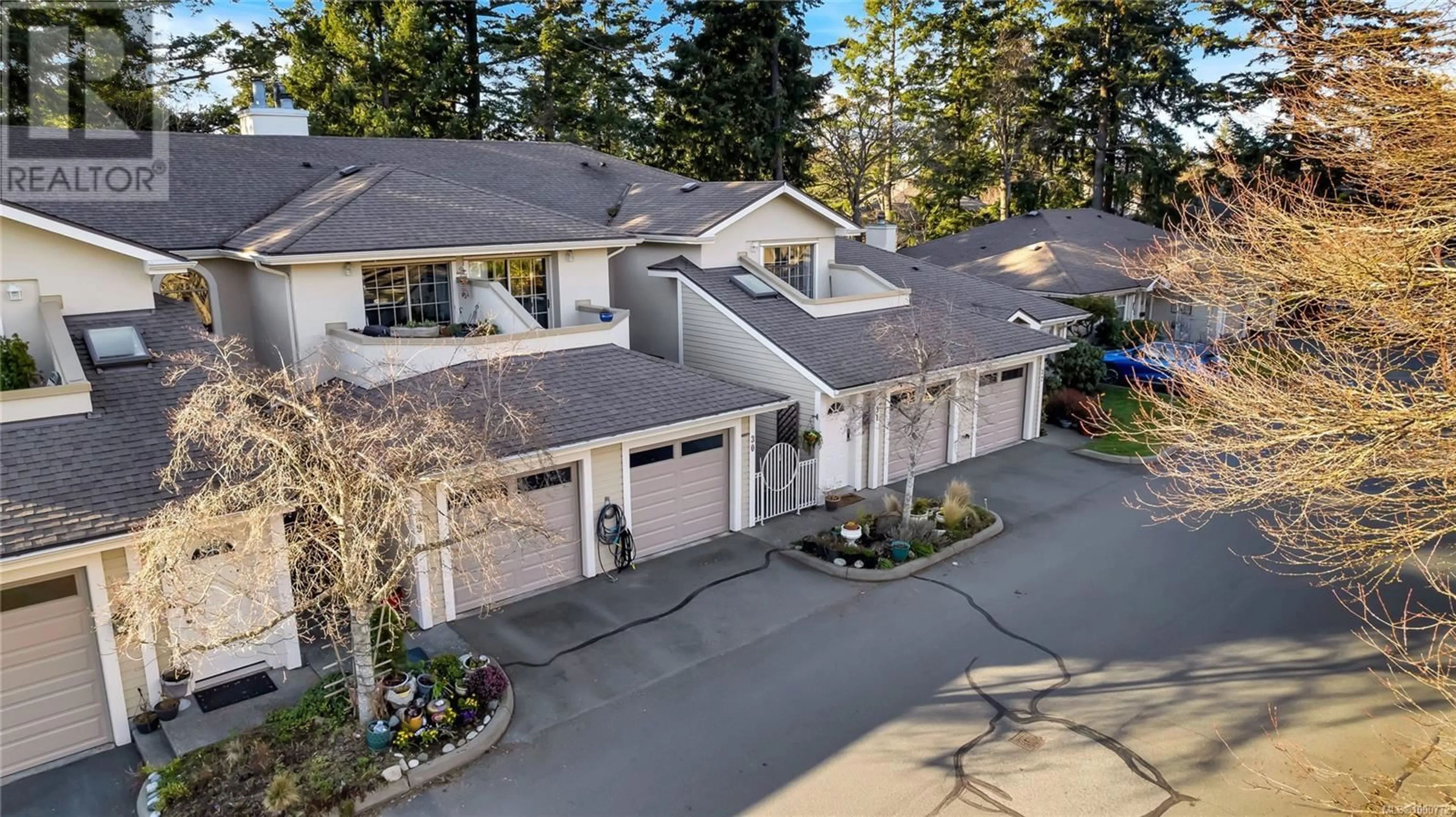 A pic from outside/outdoor area/front of a property/back of a property/a pic from drone, street for 30 - 850 PARKLANDS DRIVE, Esquimalt British Columbia V9A4L5