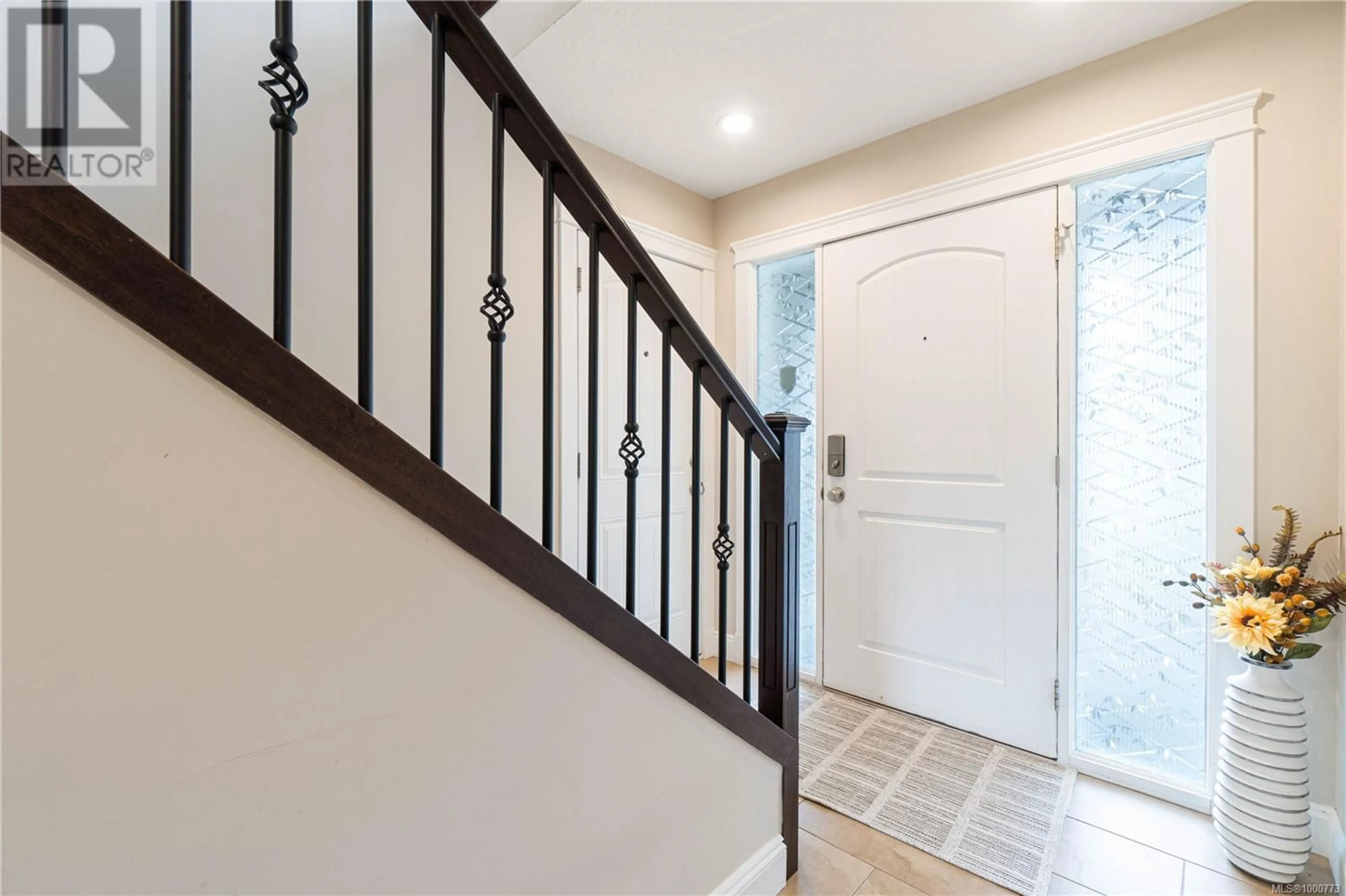 Indoor entryway for 106 YON PLACE, Nanaimo British Columbia V9T0G4