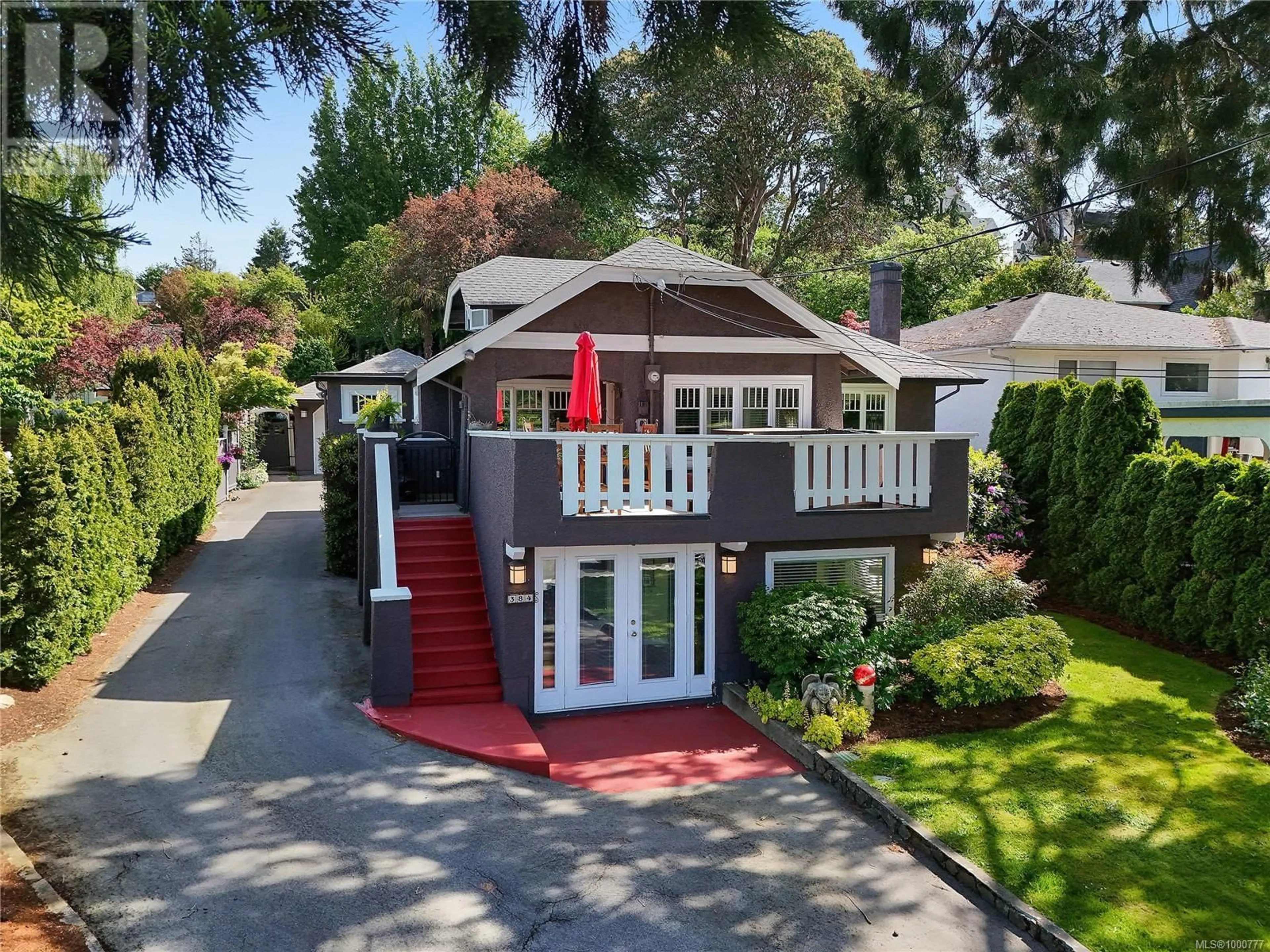 A pic from outside/outdoor area/front of a property/back of a property/a pic from drone, street for 384 GORGE ROAD WEST, Saanich British Columbia V9A1M8