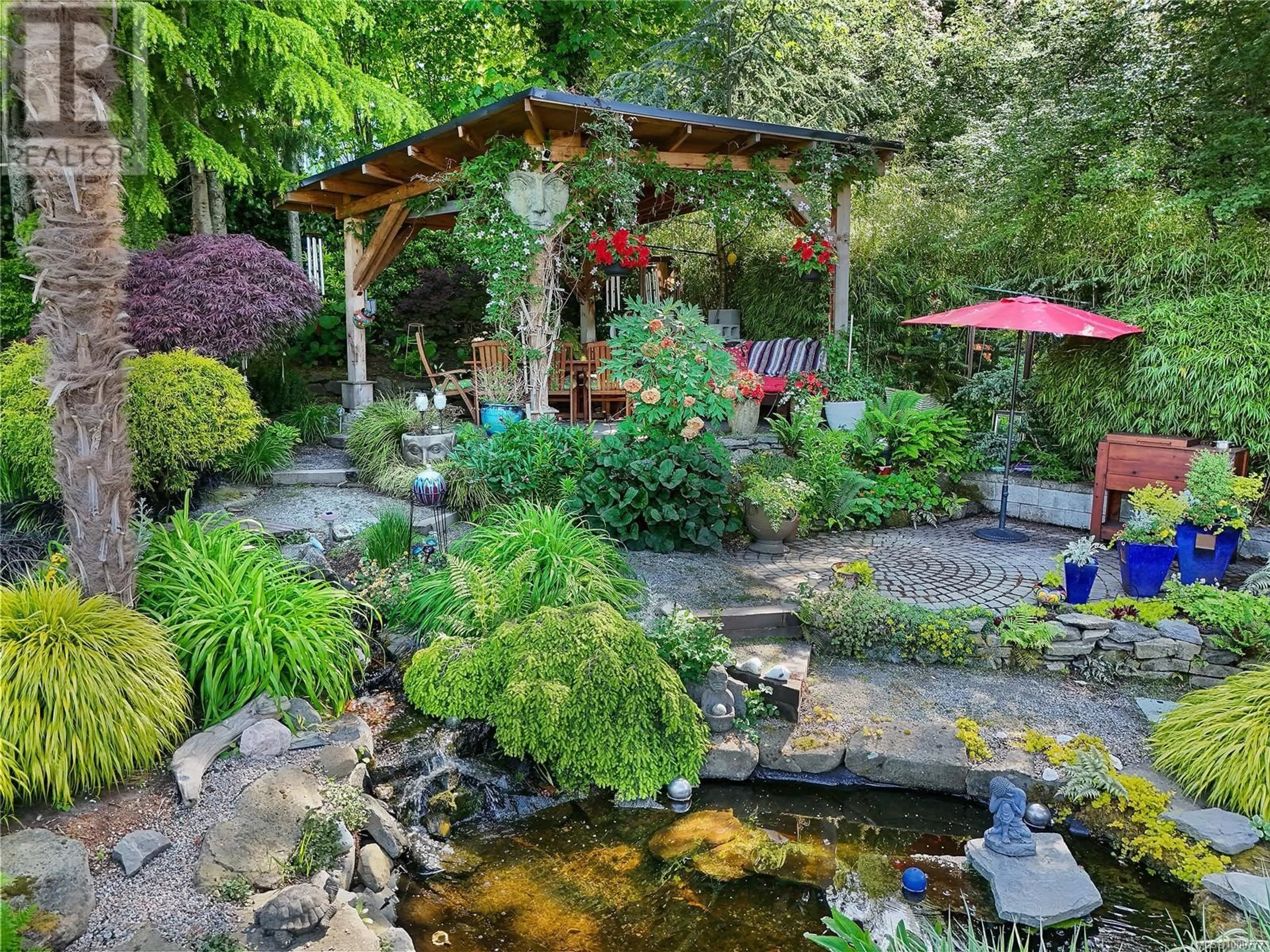 Patio, water/lake/river/ocean view for 384 GORGE ROAD WEST, Saanich British Columbia V9A1M8