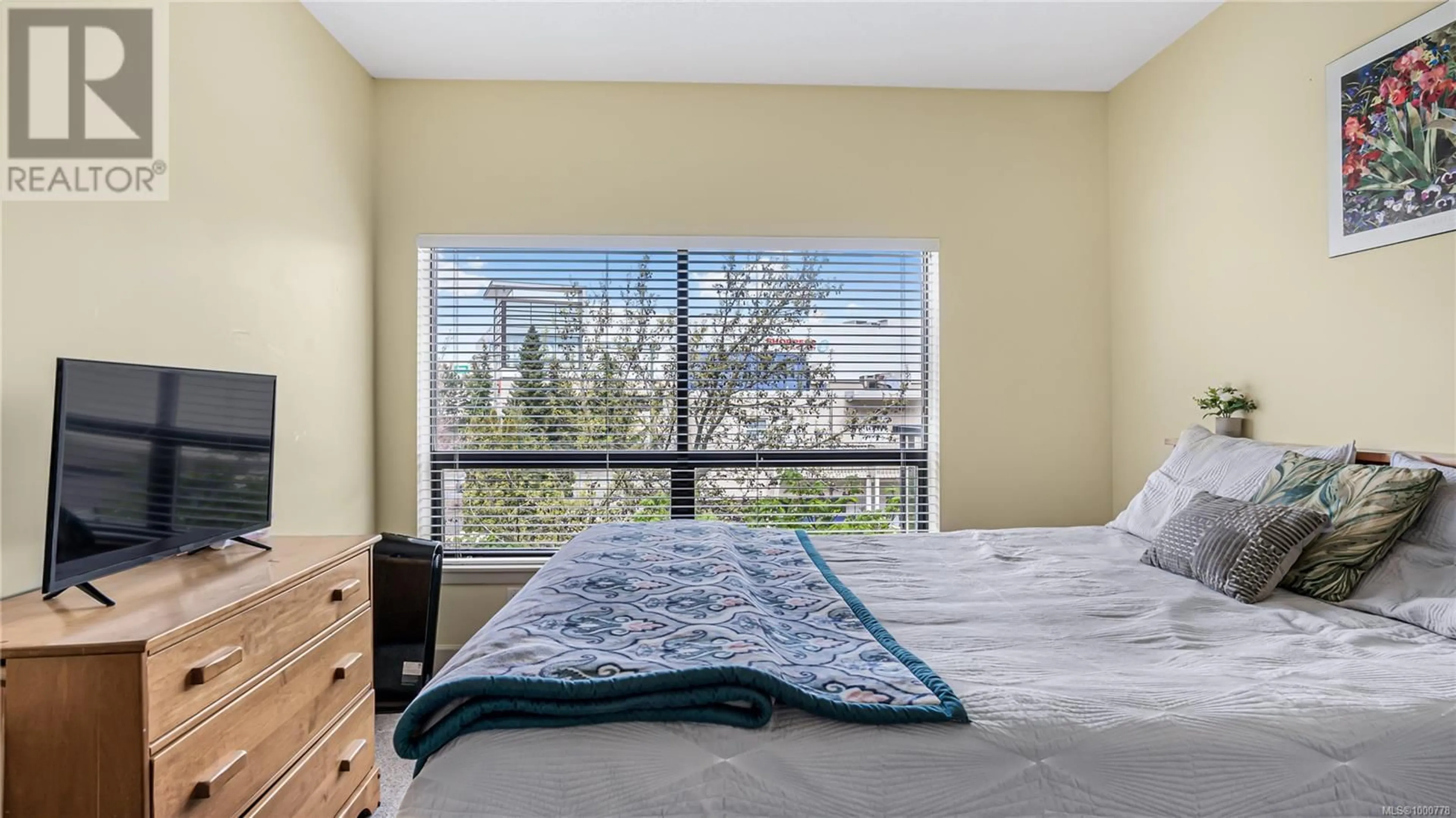 Bedroom with bed, unknown for 312 - 870 SHORT STREET, Saanich British Columbia V8X2V5