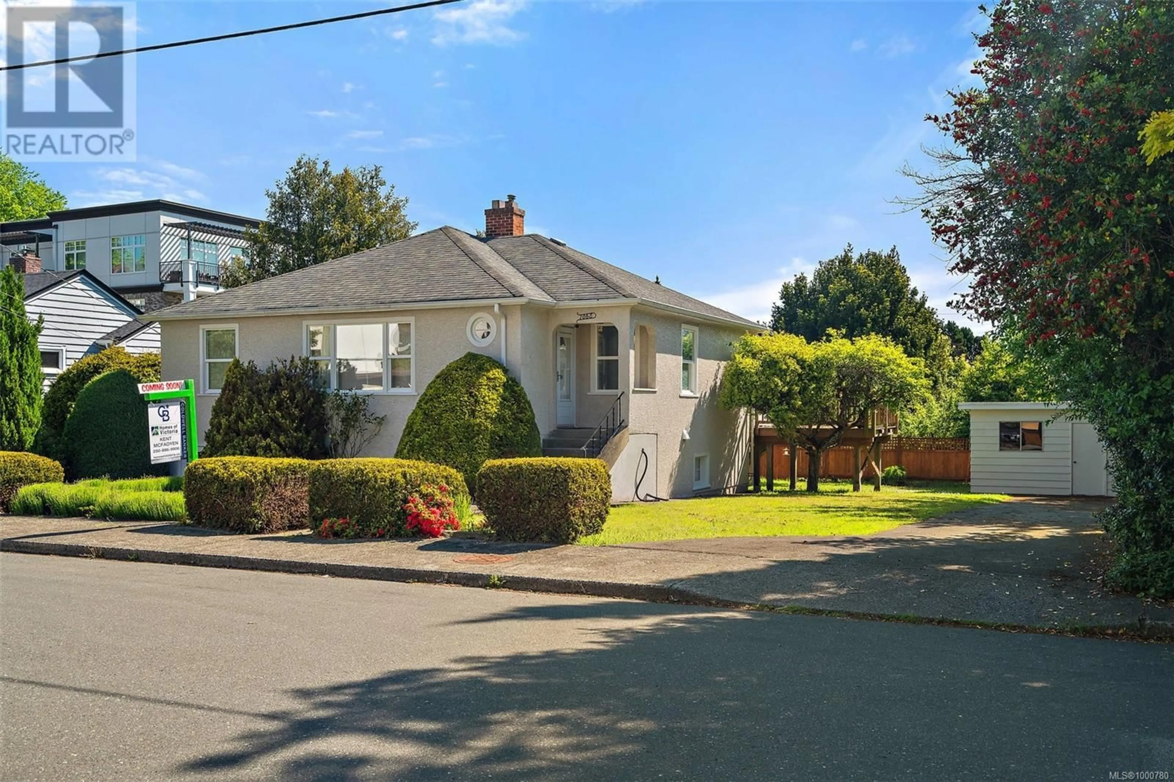 Home with vinyl exterior material, street for 1065 BEVERLEY PLACE, Victoria British Columbia V8S3Z7