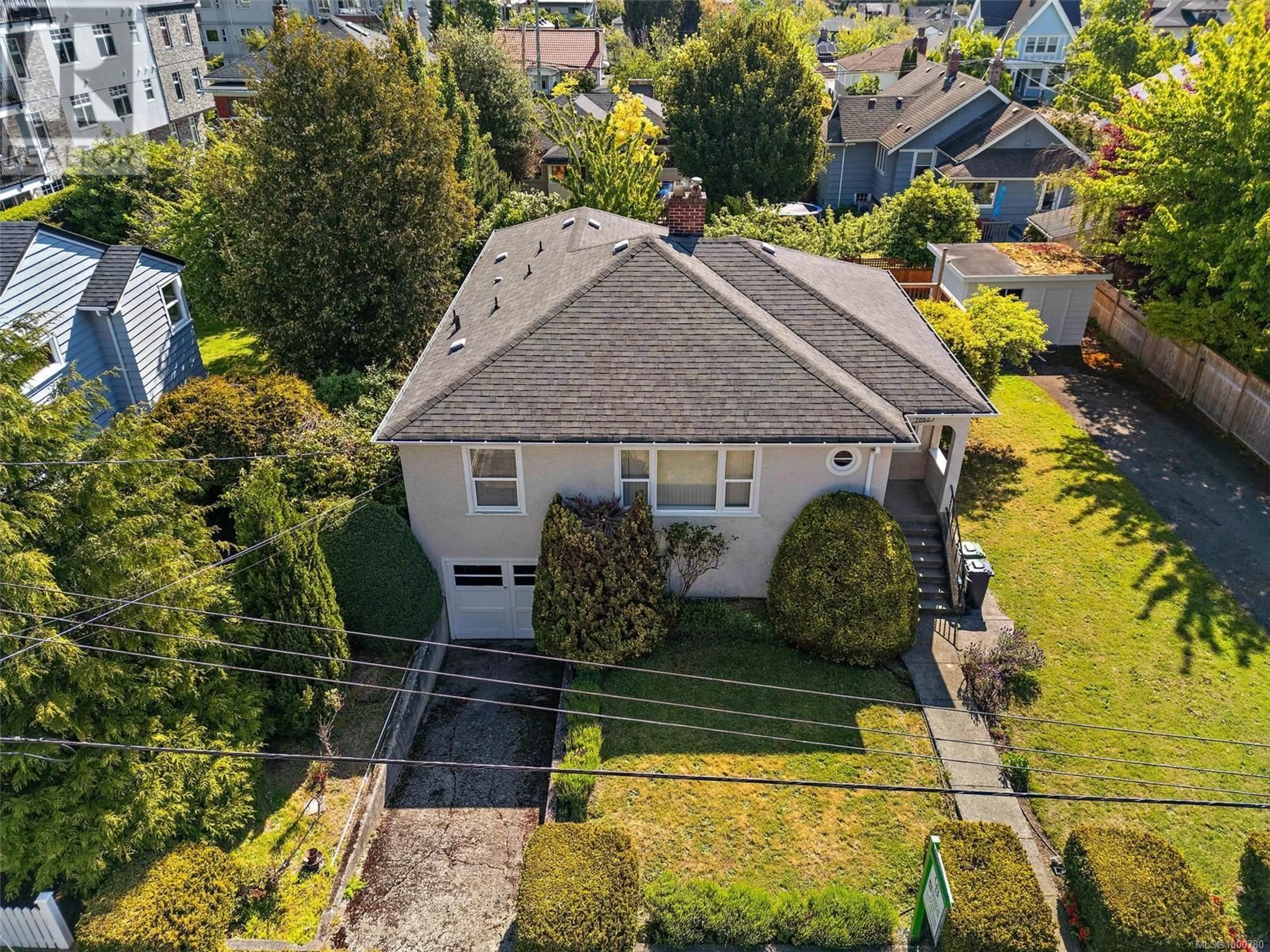 A pic from outside/outdoor area/front of a property/back of a property/a pic from drone, street for 1065 BEVERLEY PLACE, Victoria British Columbia V8S3Z7