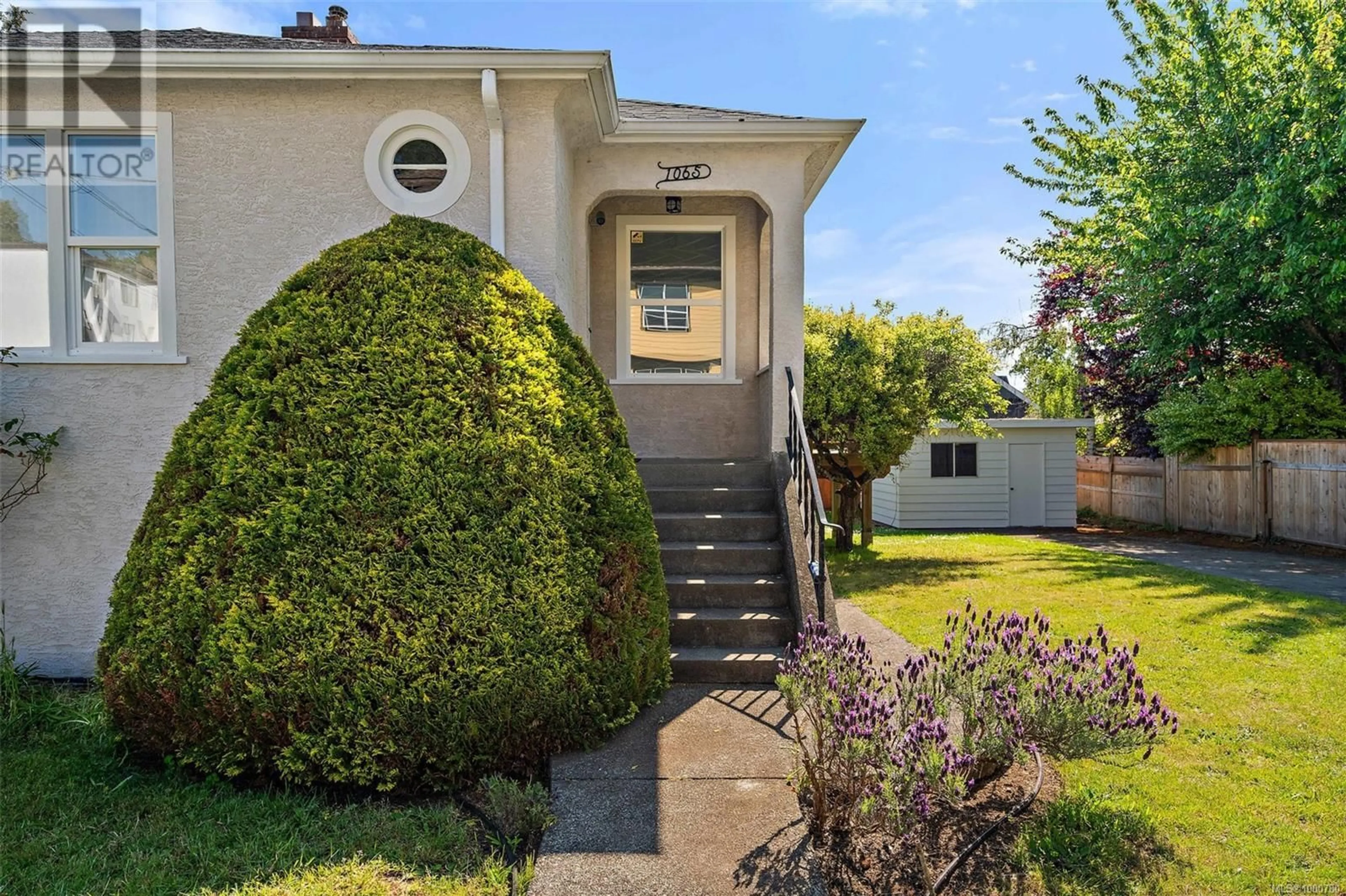 Unknown for 1065 BEVERLEY PLACE, Victoria British Columbia V8S3Z7