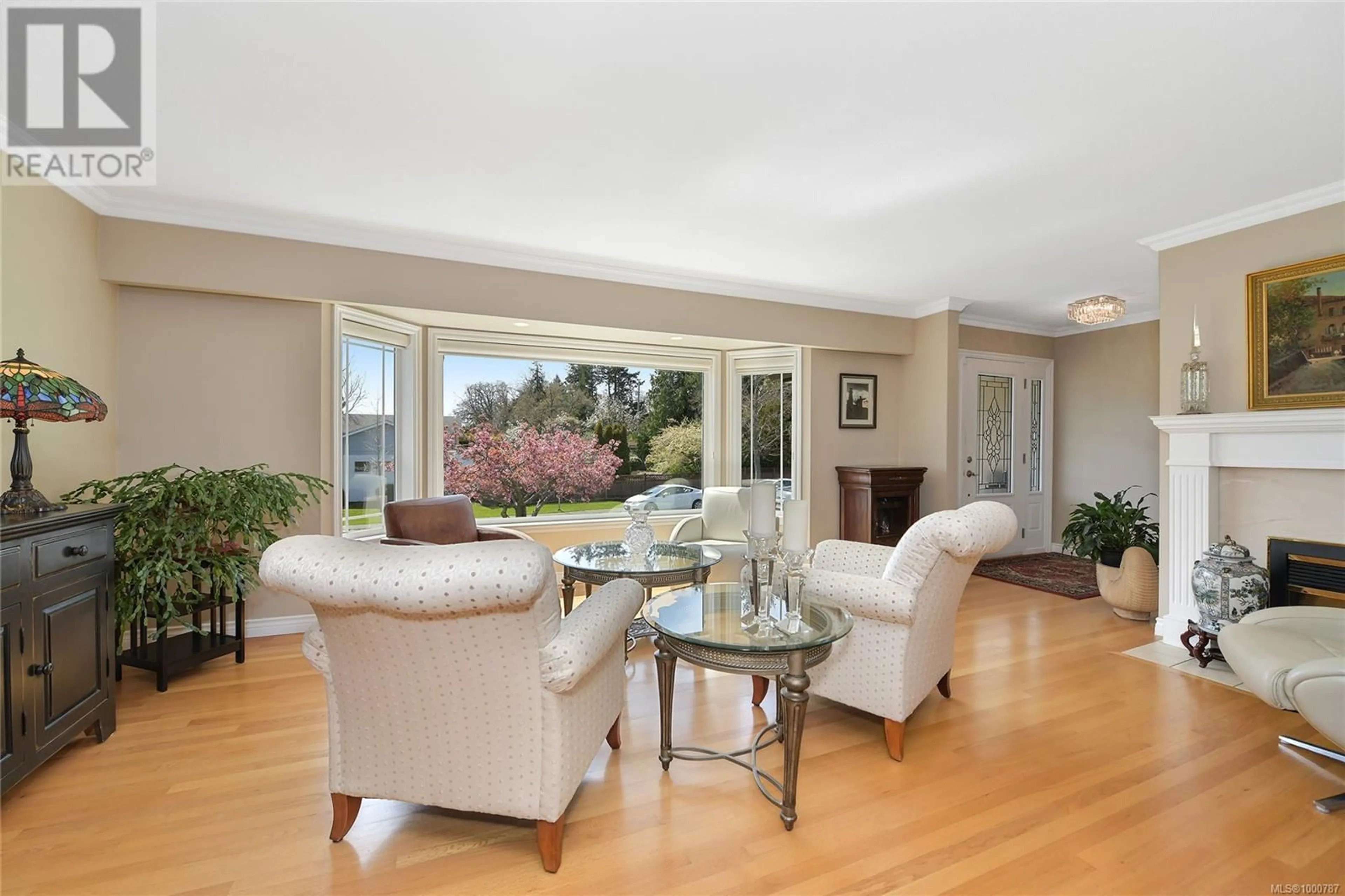 Living room with furniture, unknown for 2198 KENDAL AVENUE, Oak Bay British Columbia V8P1S2