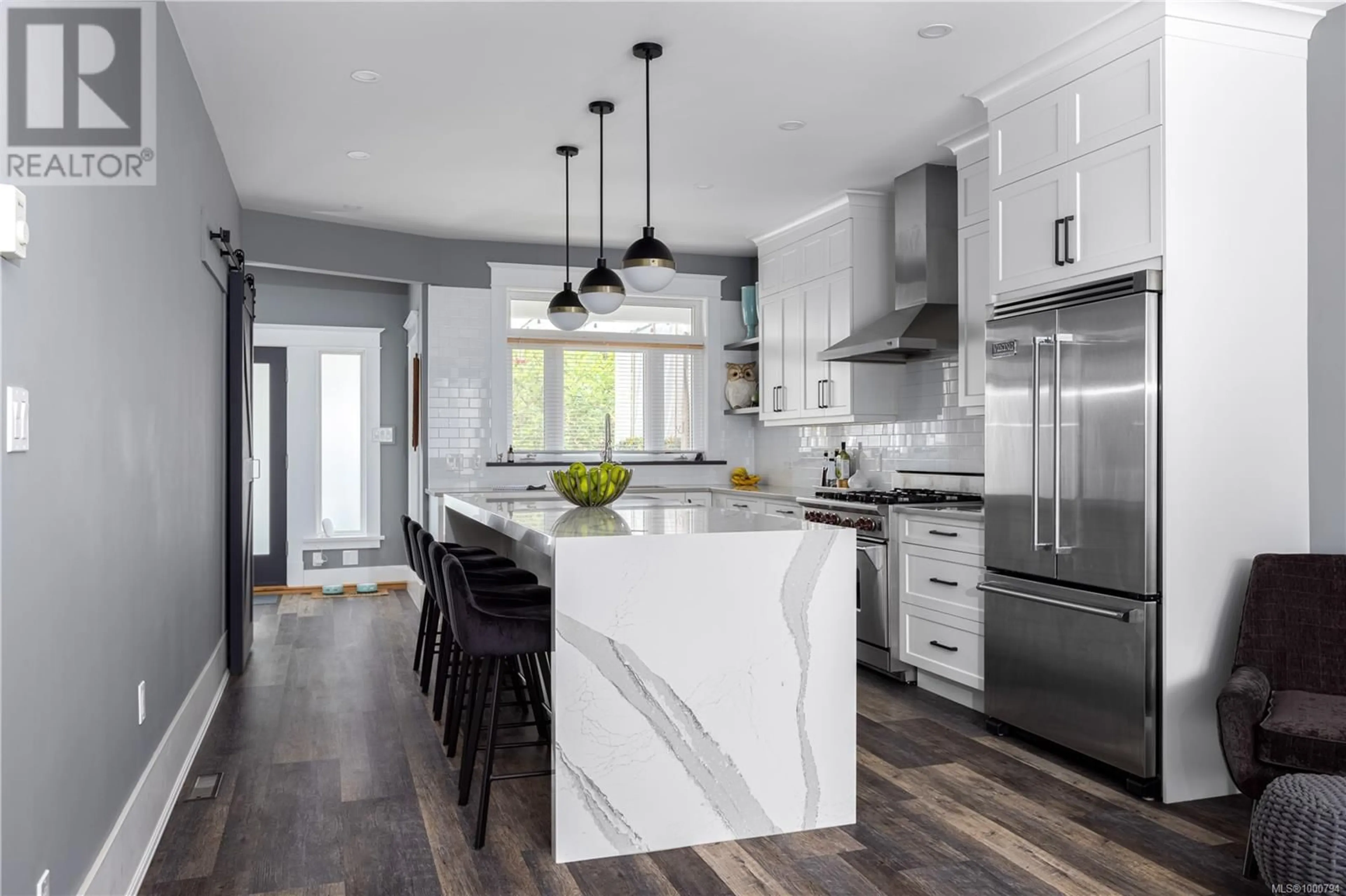 Contemporary kitchen, unknown for 110 EBERTS STREET, Victoria British Columbia V8S3H7