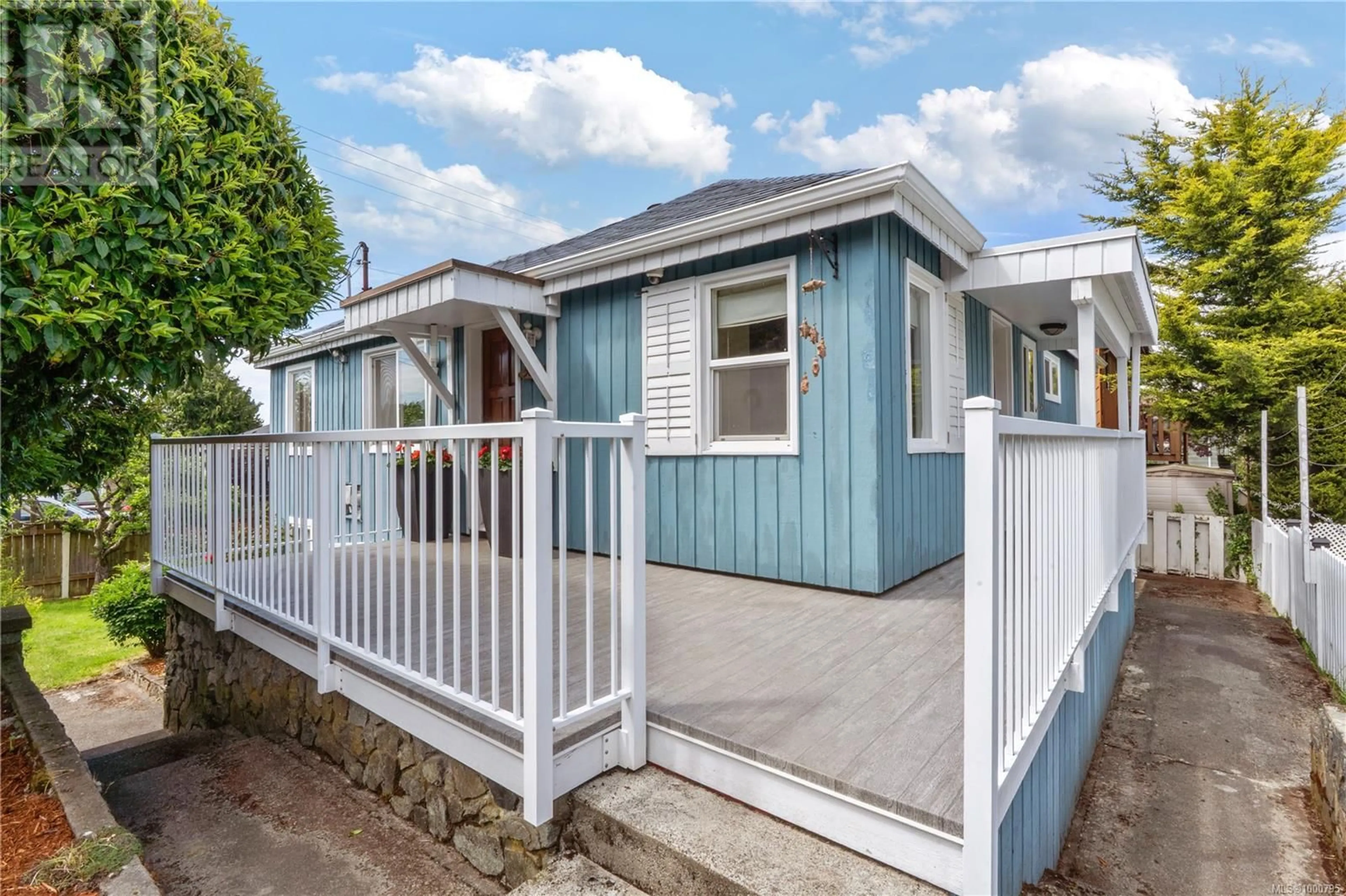 Home with vinyl exterior material, street for 504 STURDEE STREET, Esquimalt British Columbia V9A6R3