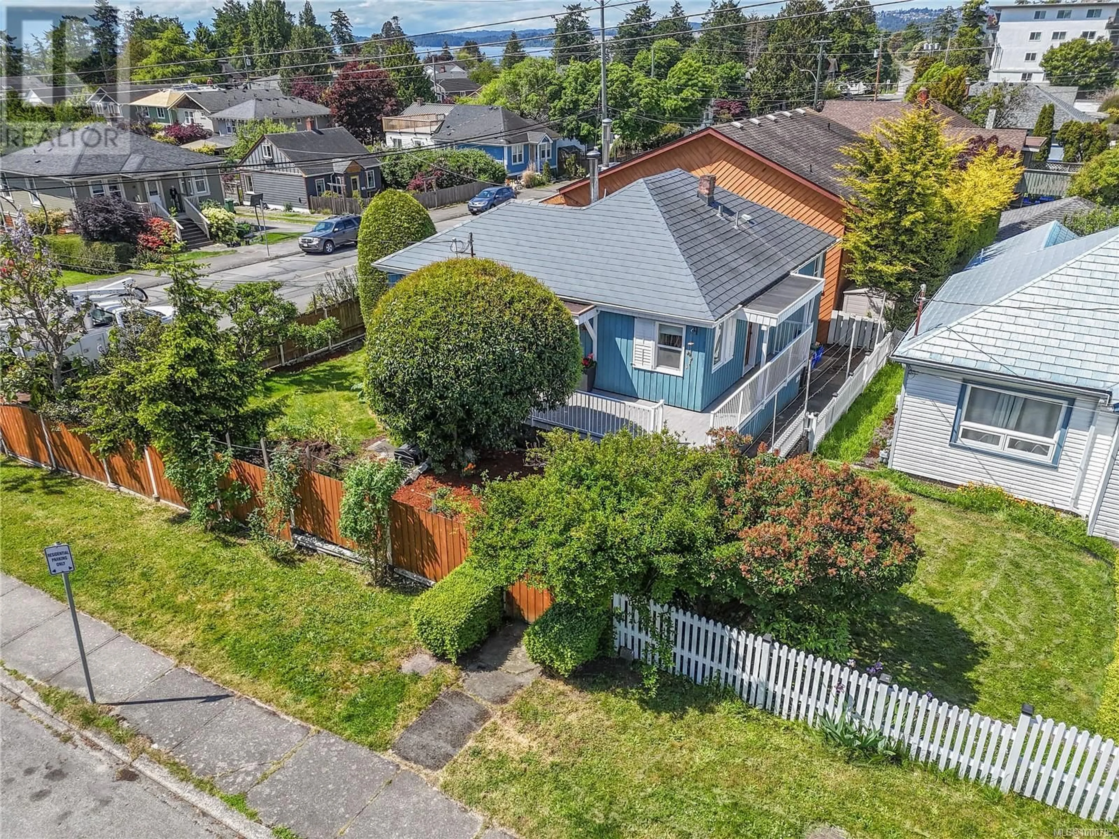 A pic from outside/outdoor area/front of a property/back of a property/a pic from drone, street for 504 STURDEE STREET, Esquimalt British Columbia V9A6R3