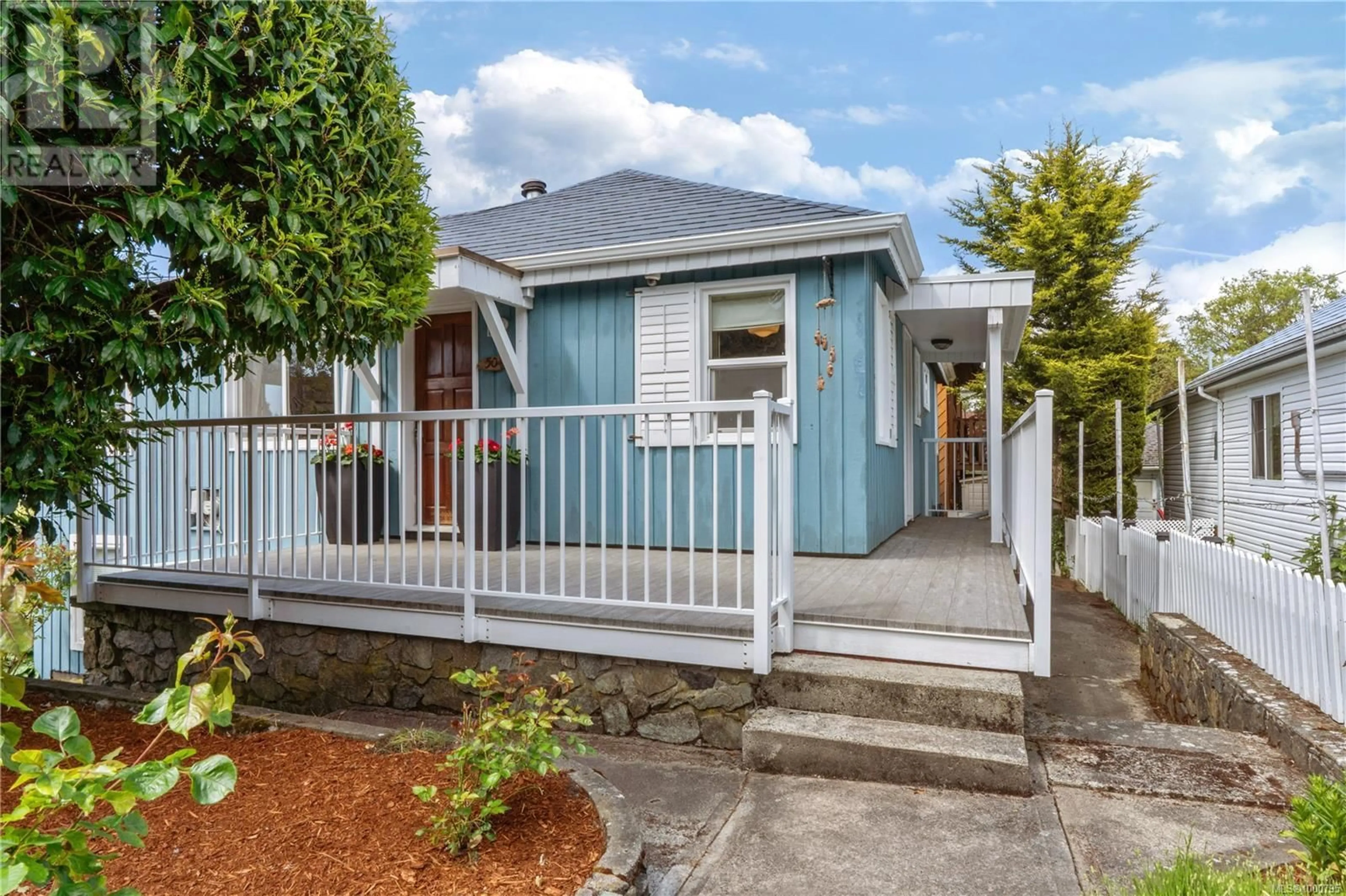 Home with vinyl exterior material, street for 504 STURDEE STREET, Esquimalt British Columbia V9A6R3