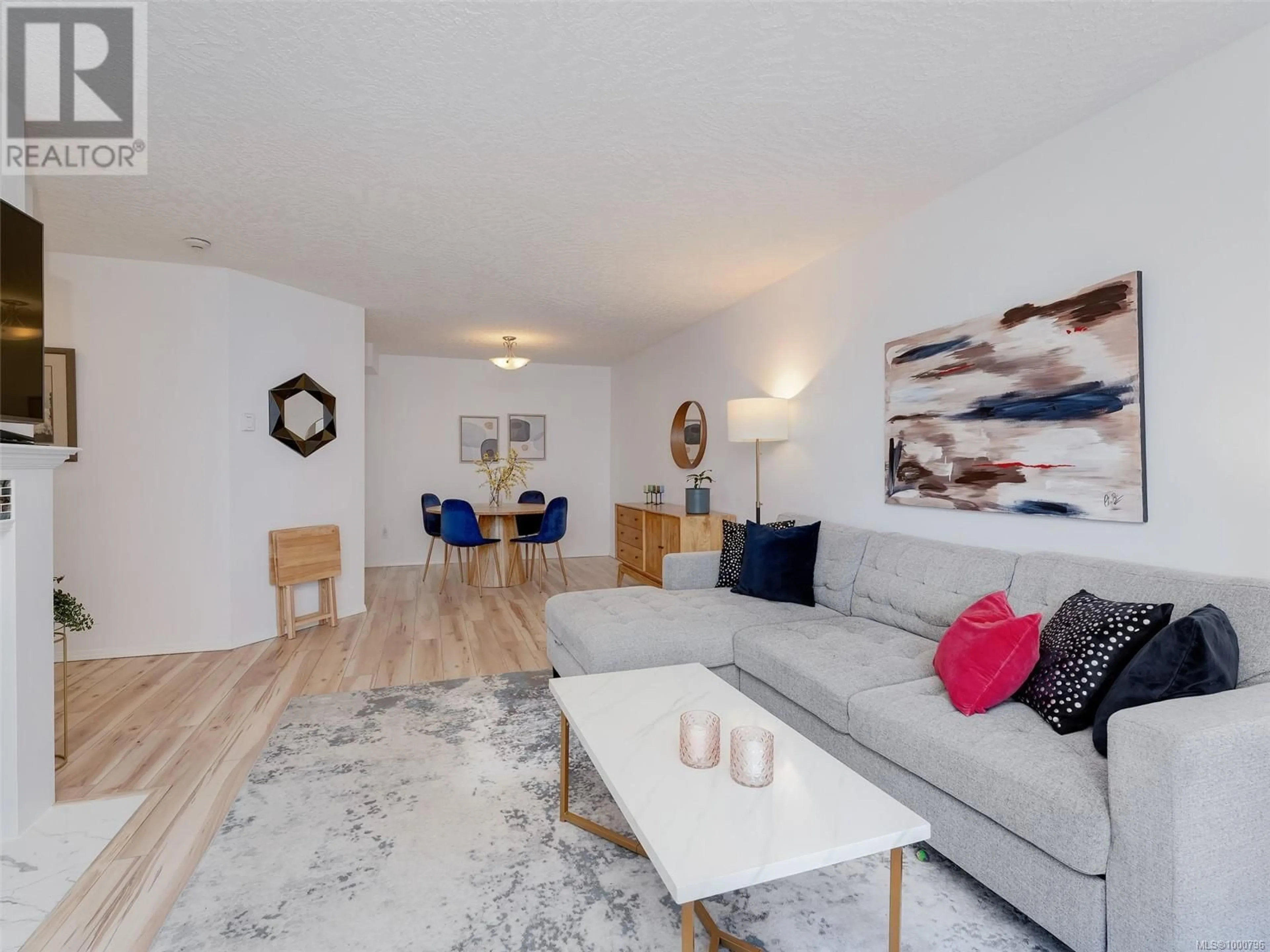 Living room with furniture, wood/laminate floor for 112 - 3931 SHELBOURNE STREET, Saanich British Columbia V8P4H9
