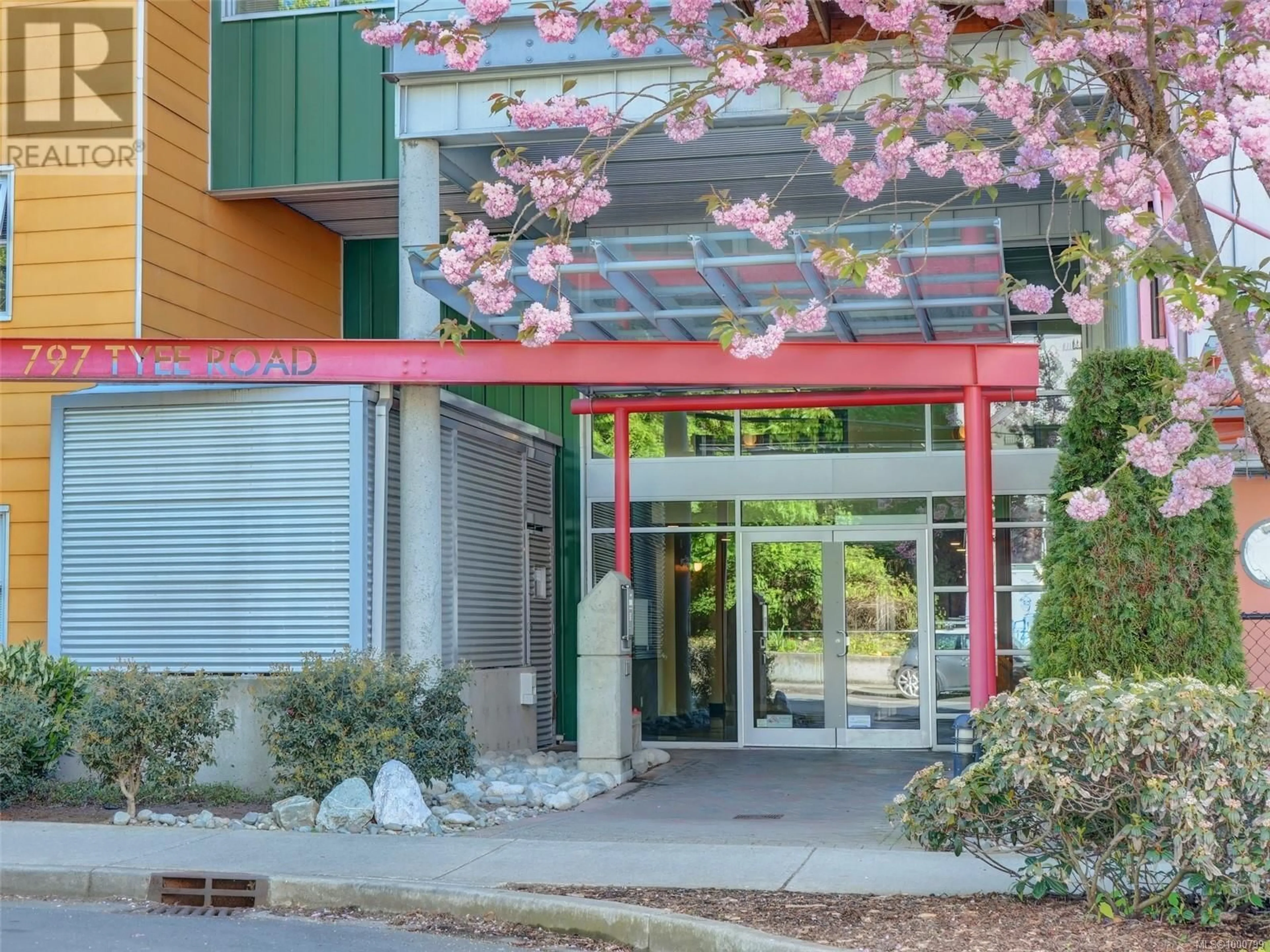 Indoor foyer for 108 - 797 TYEE ROAD, Victoria British Columbia V9A7R4