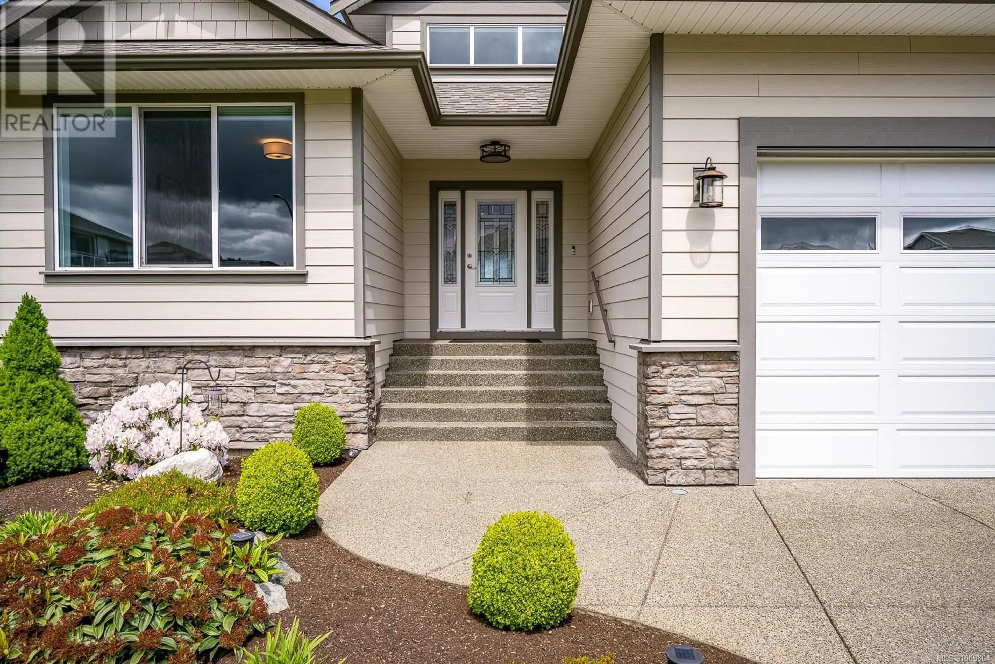 Home with vinyl exterior material, street for 4124 CHANCELLOR CRESCENT, Courtenay British Columbia V9N0E7