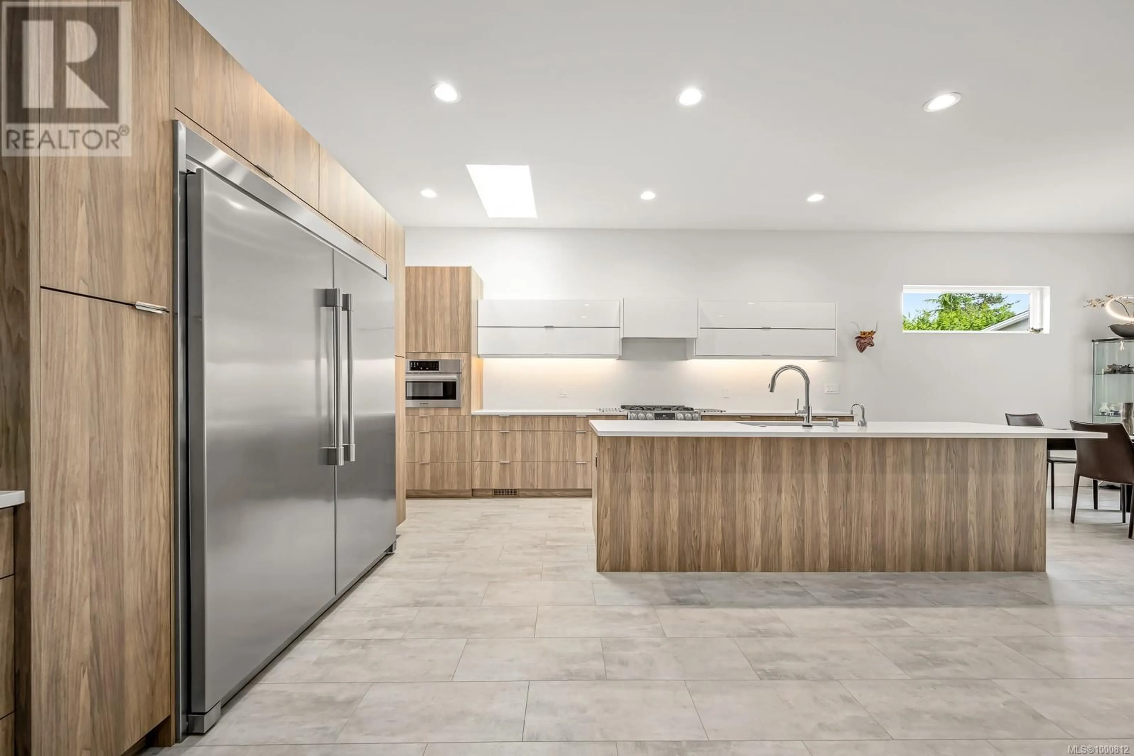 Contemporary kitchen, ceramic/tile floor for 83 GRAYHAWK PLACE, Courtenay British Columbia V9N0G1