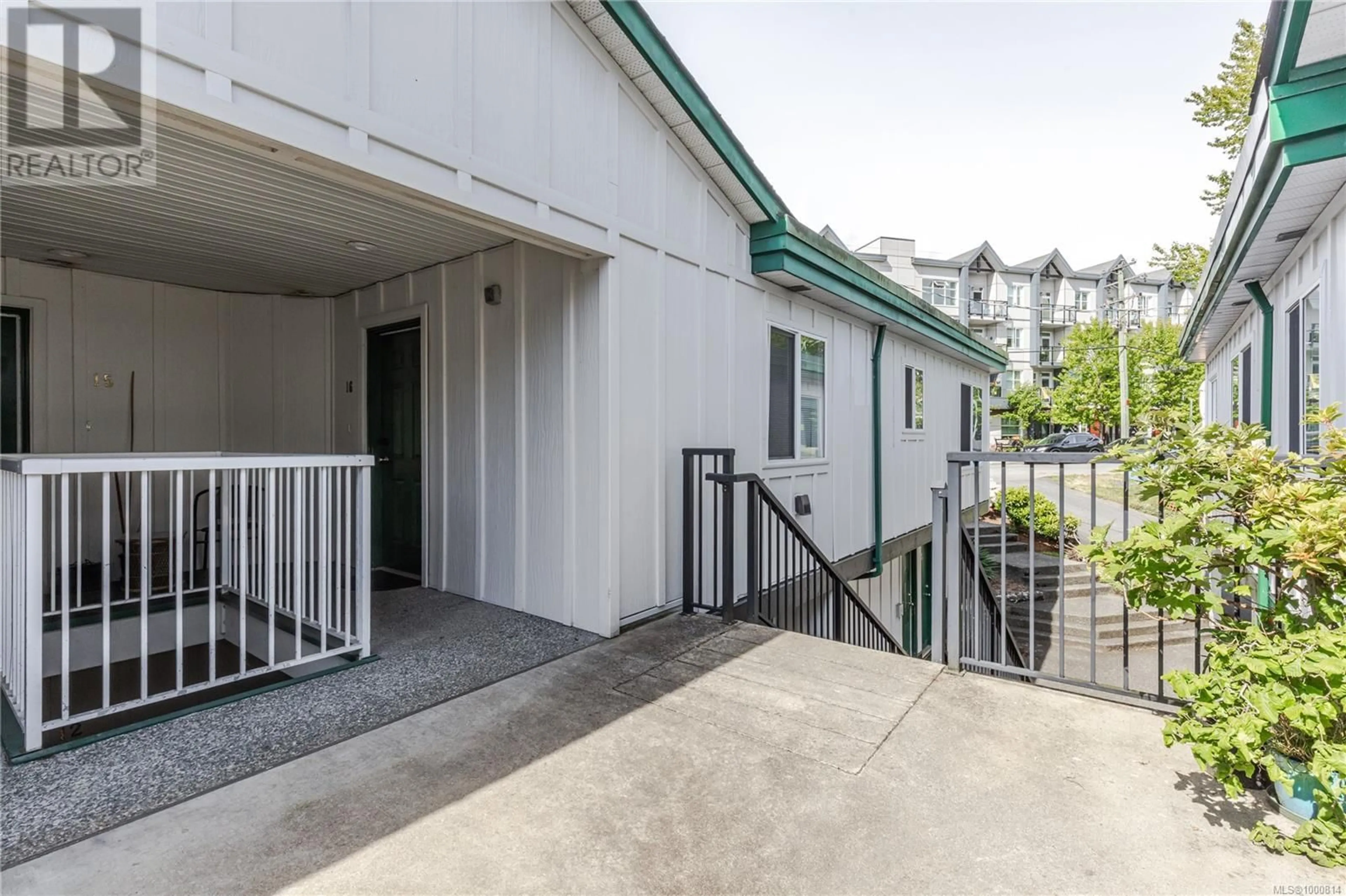 Patio, street for 15 - 76 MILL STREET, Nanaimo British Columbia V9R5A6