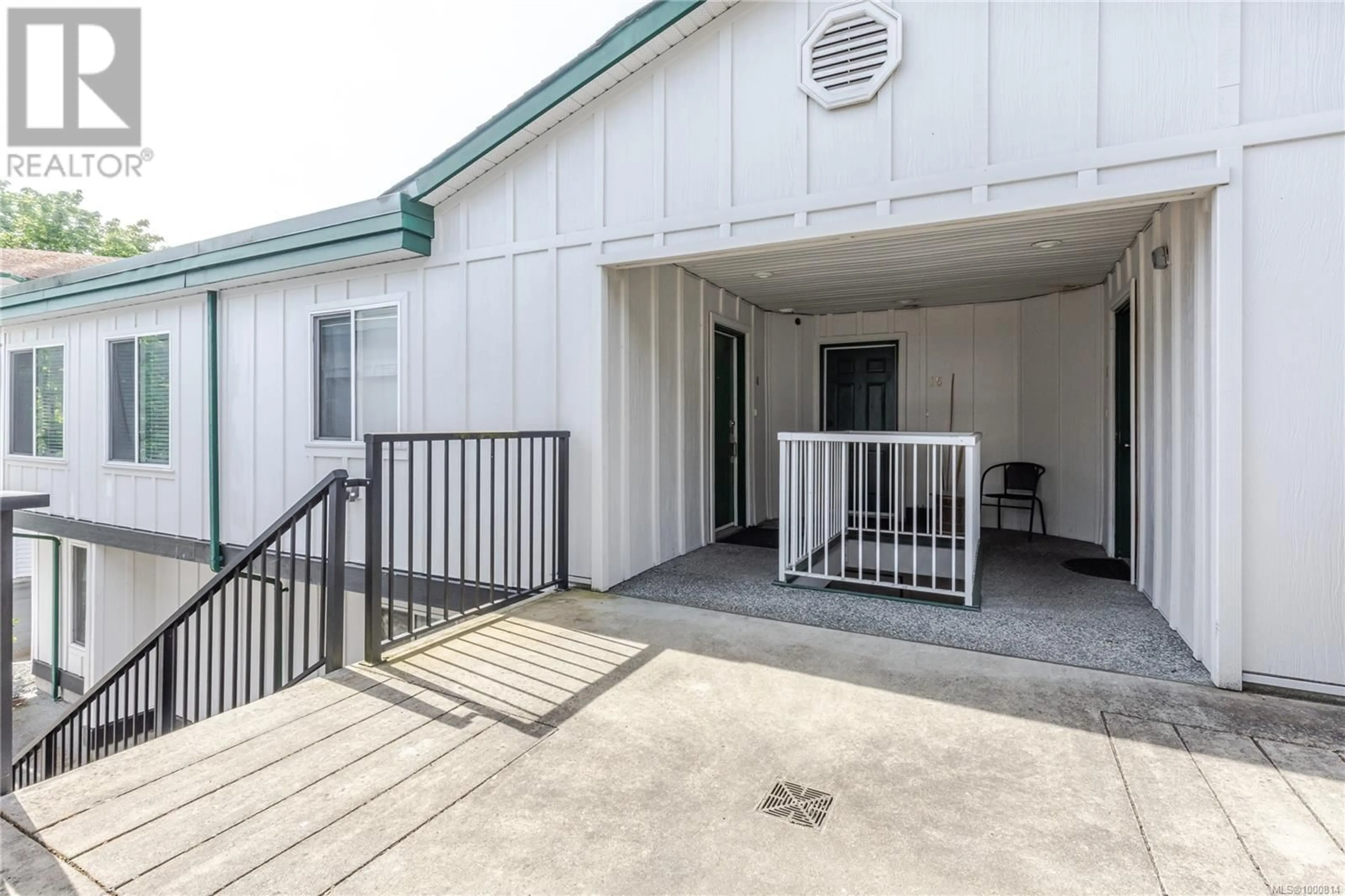 Patio, building for 15 - 76 MILL STREET, Nanaimo British Columbia V9R5A6