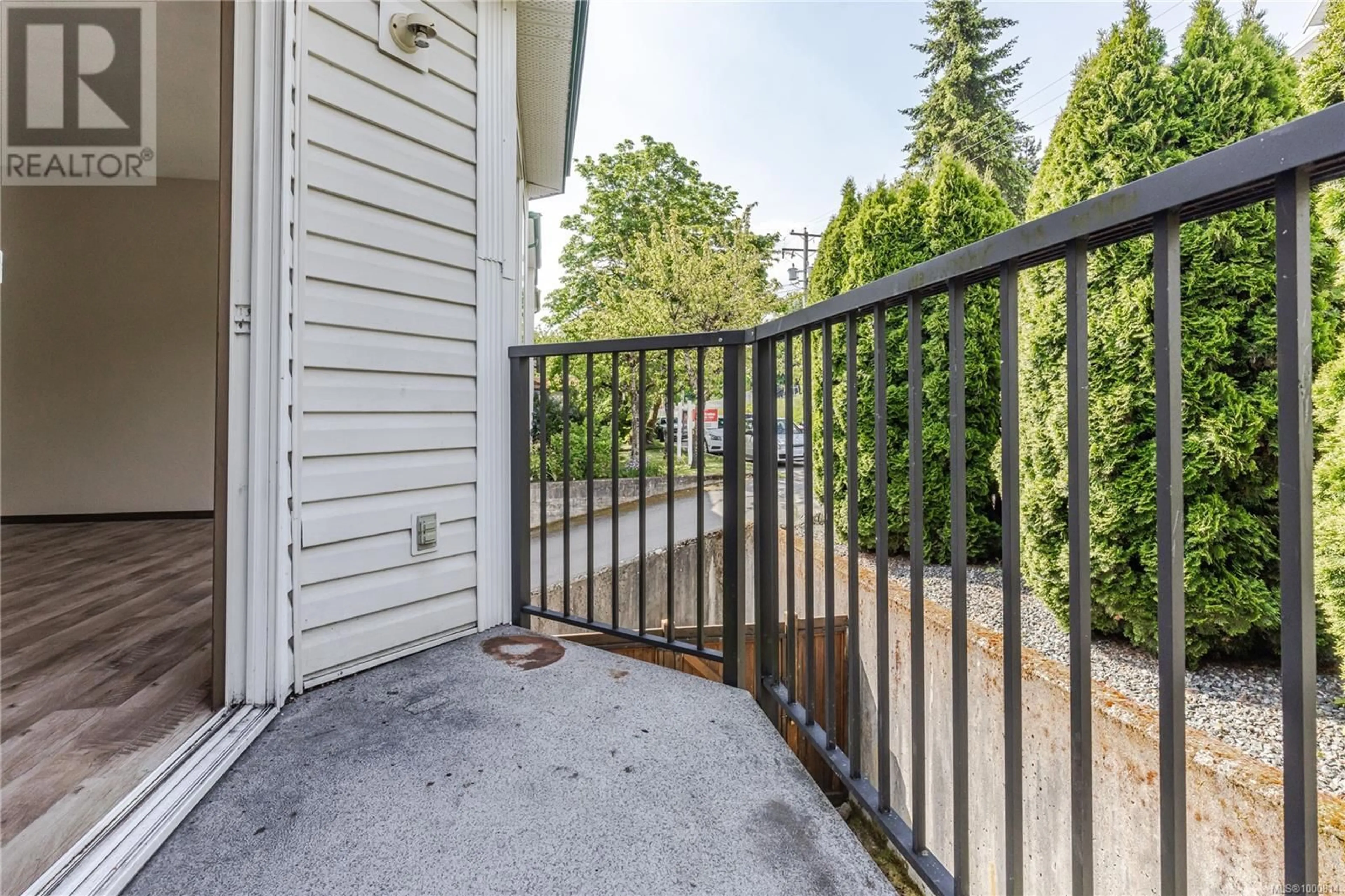 Patio, street for 15 - 76 MILL STREET, Nanaimo British Columbia V9R5A6
