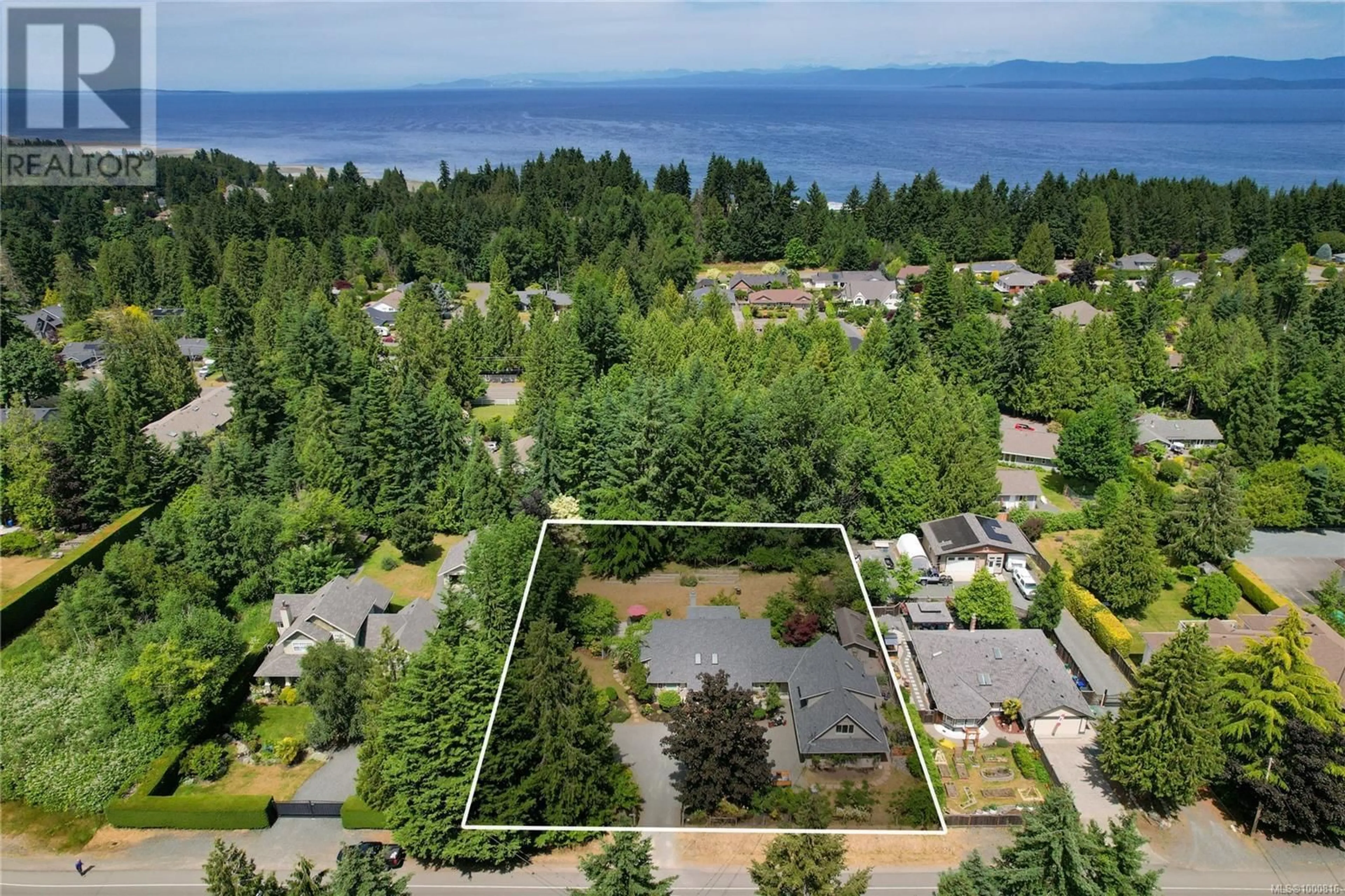 A pic from outside/outdoor area/front of a property/back of a property/a pic from drone, water/lake/river/ocean view for 455 FIRST AVENUE WEST, Qualicum Beach British Columbia V9K1J8