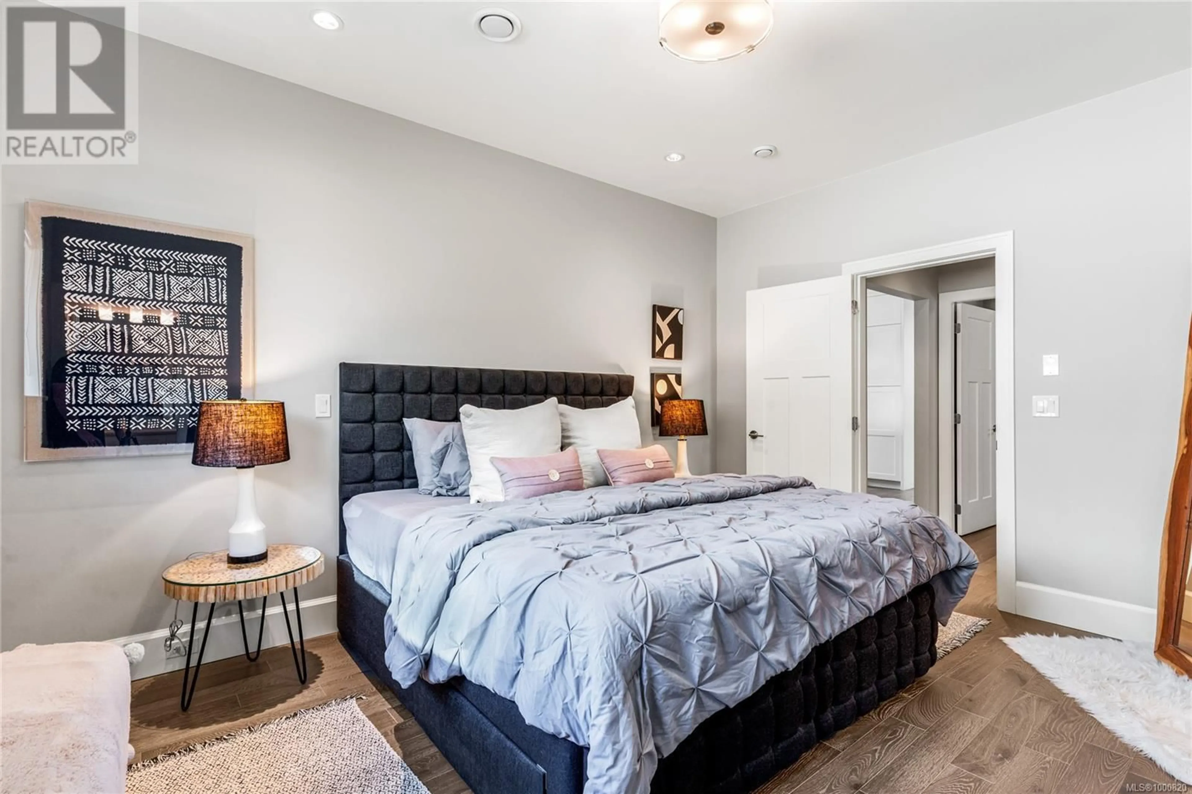 Bedroom with bed, unknown for 1230 FLINT AVENUE, Langford British Columbia V9B0T9