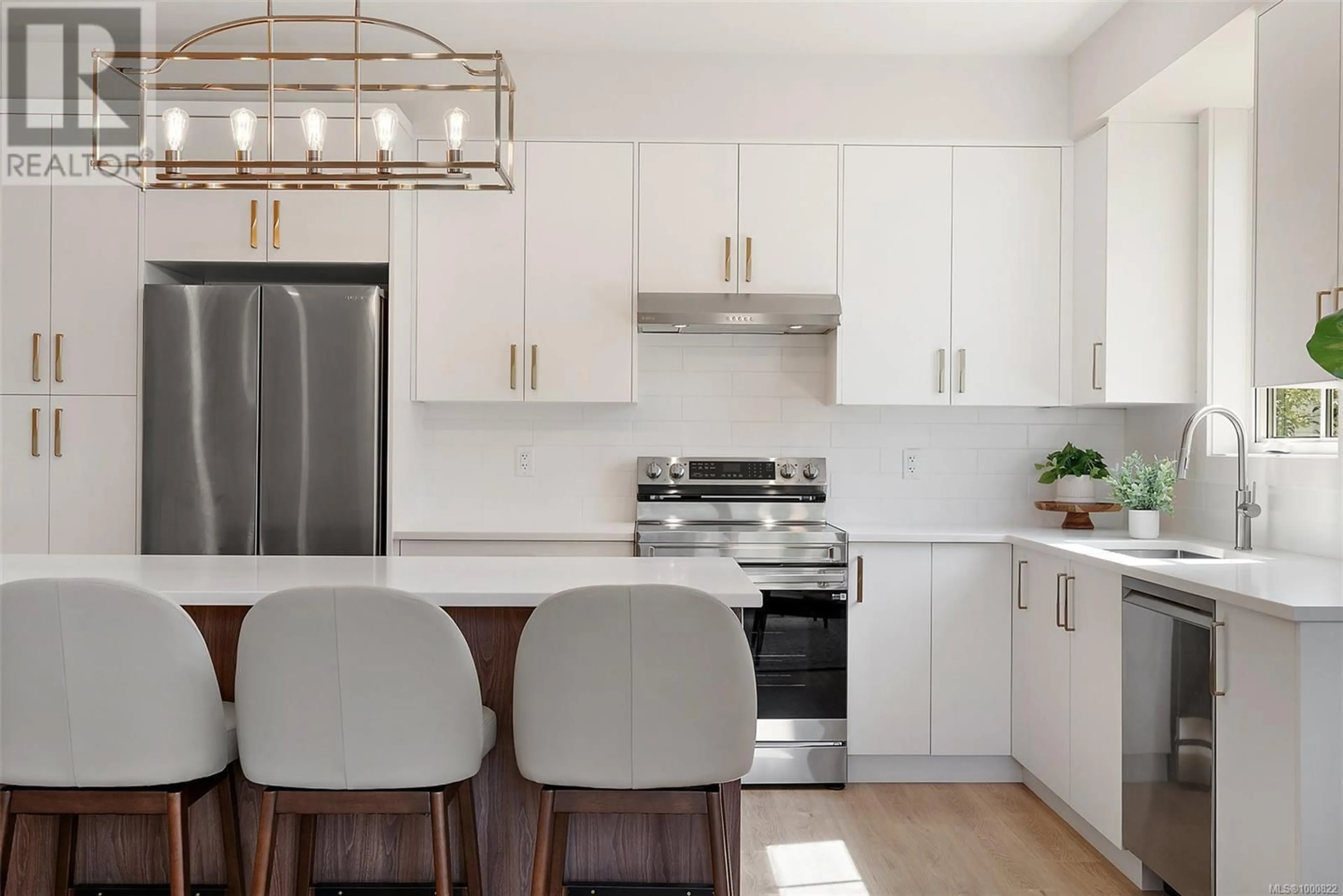 Open concept kitchen, ceramic/tile floor for 202 - 483 SOUTH JOFFRE STREET, Esquimalt British Columbia V9A6C7