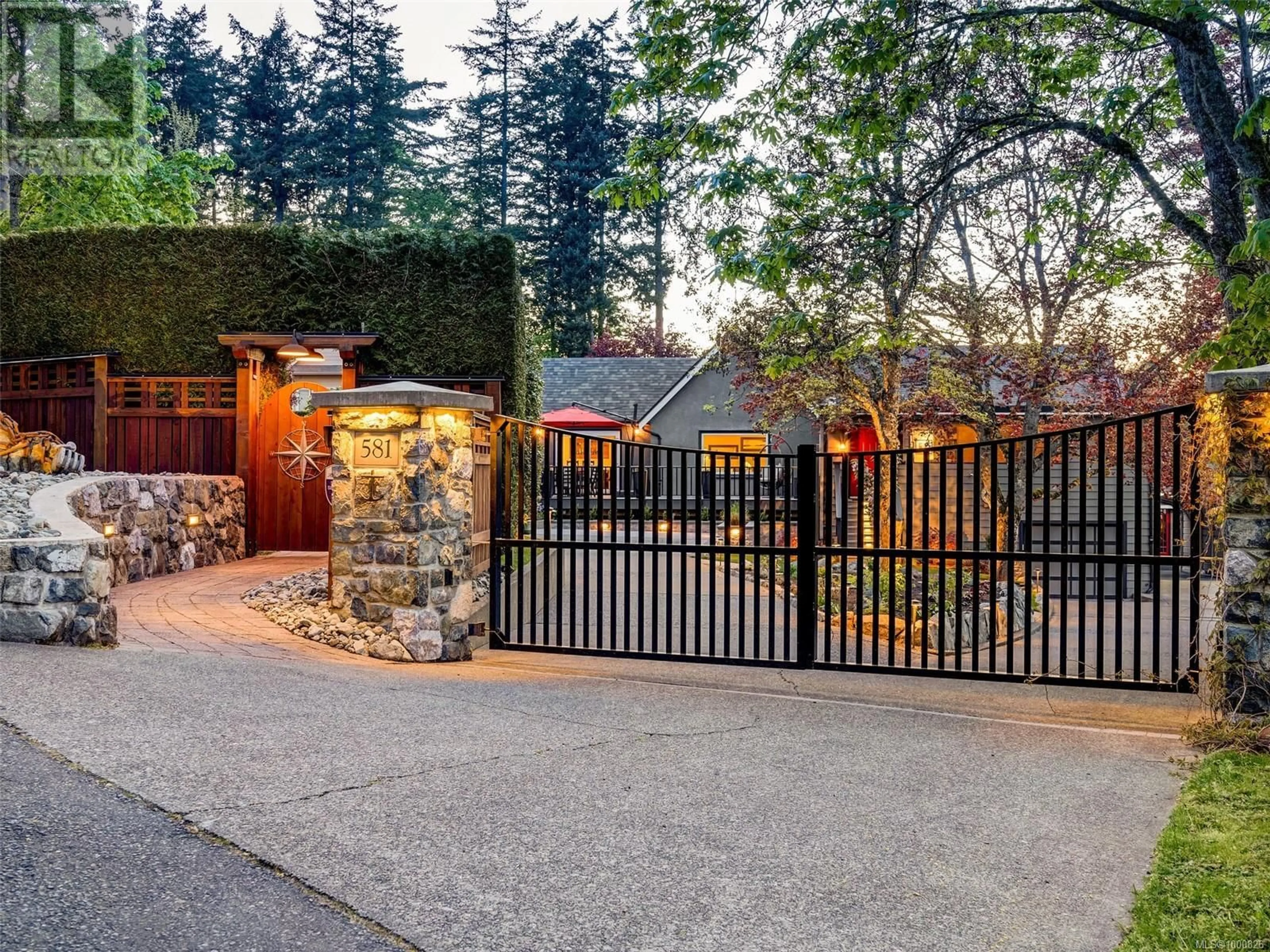 Indoor entryway for 581 PRINCE ROBERT DRIVE, View Royal British Columbia V9V1E1