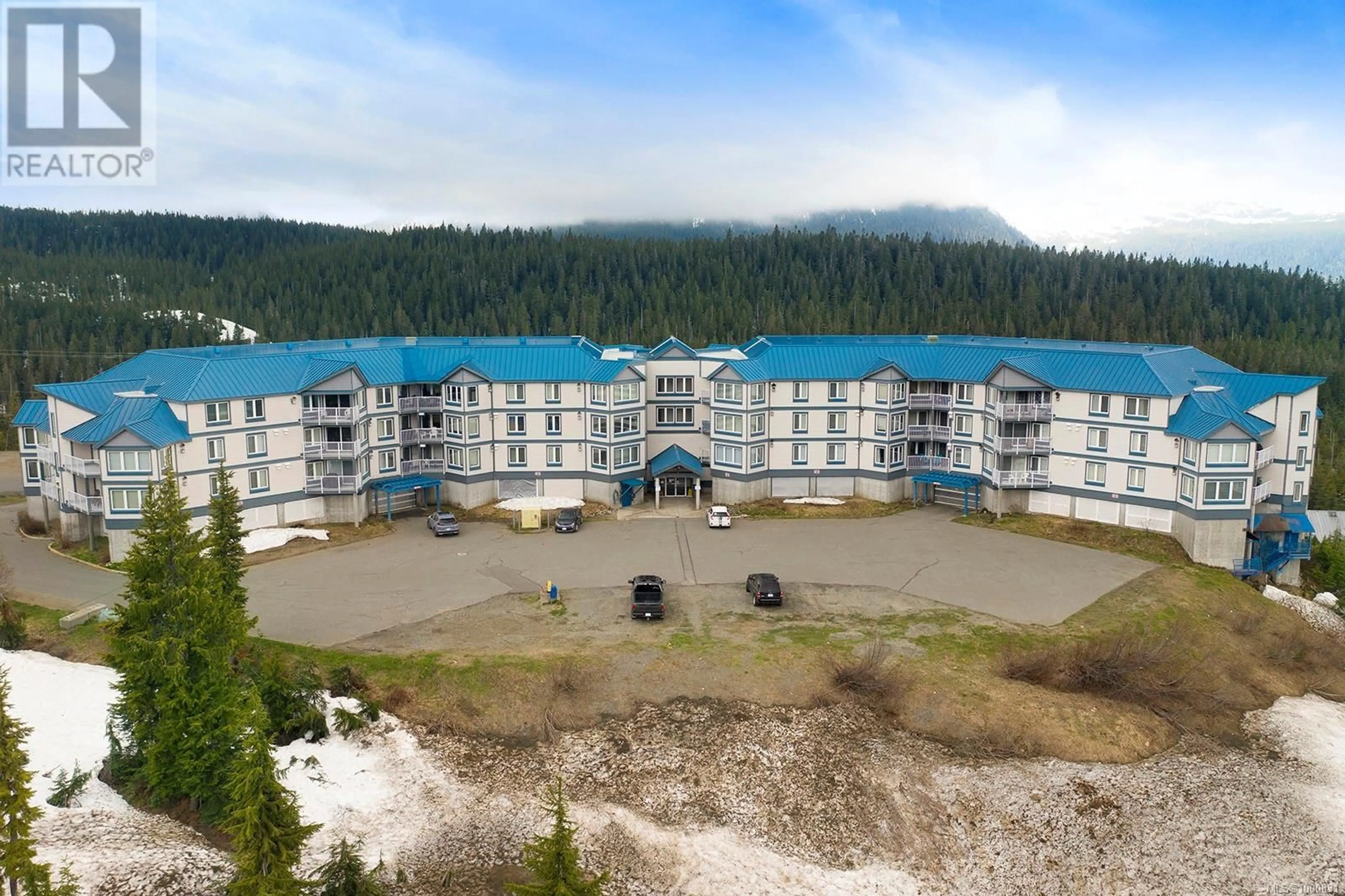 A pic from outside/outdoor area/front of a property/back of a property/a pic from drone, water/lake/river/ocean view for 212 - 1320 HENRY ROAD, Courtenay British Columbia V0P1N0