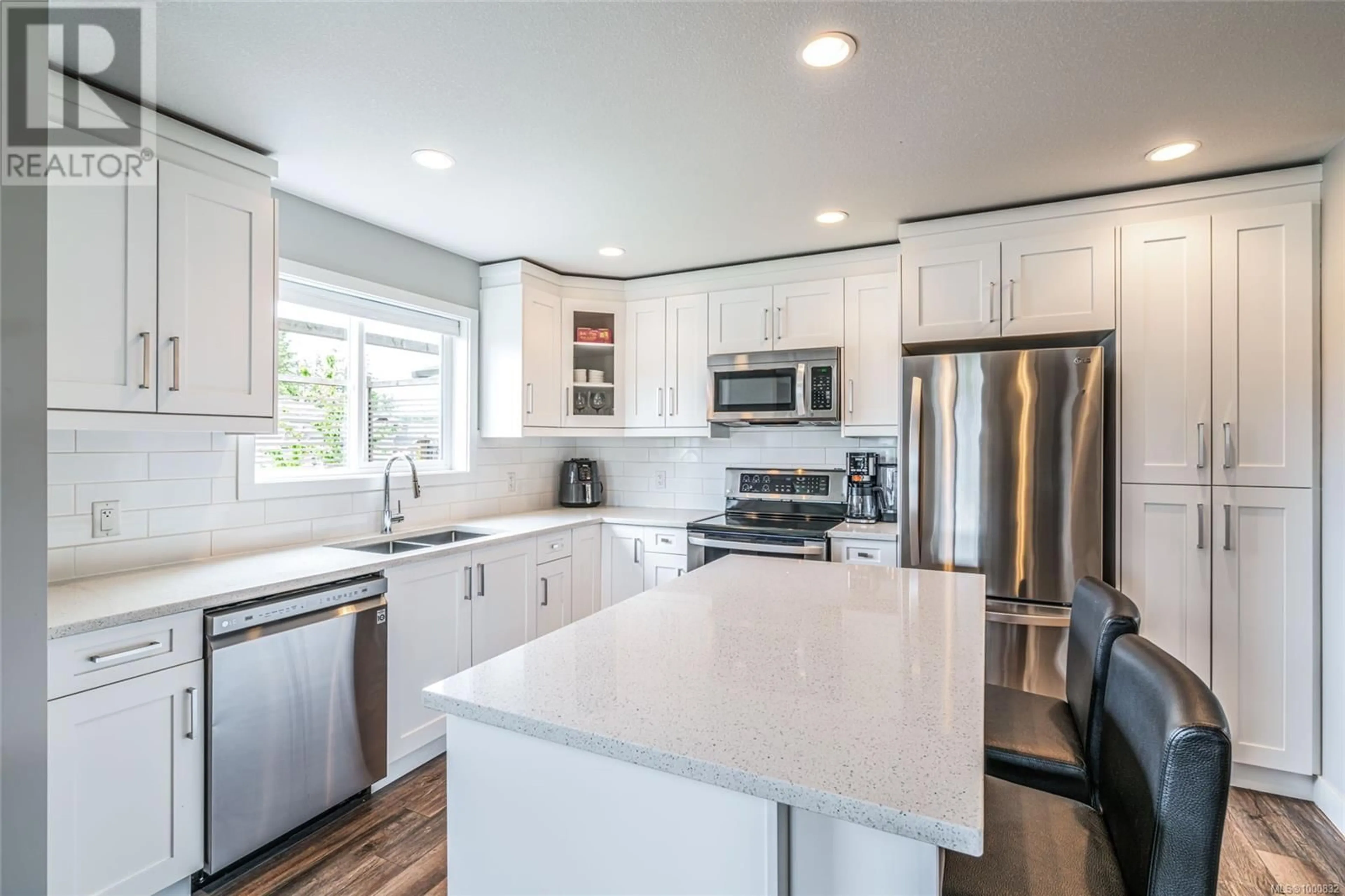 Open concept kitchen, unknown for 511 LORI PLACE, Nanaimo British Columbia V9R0H8