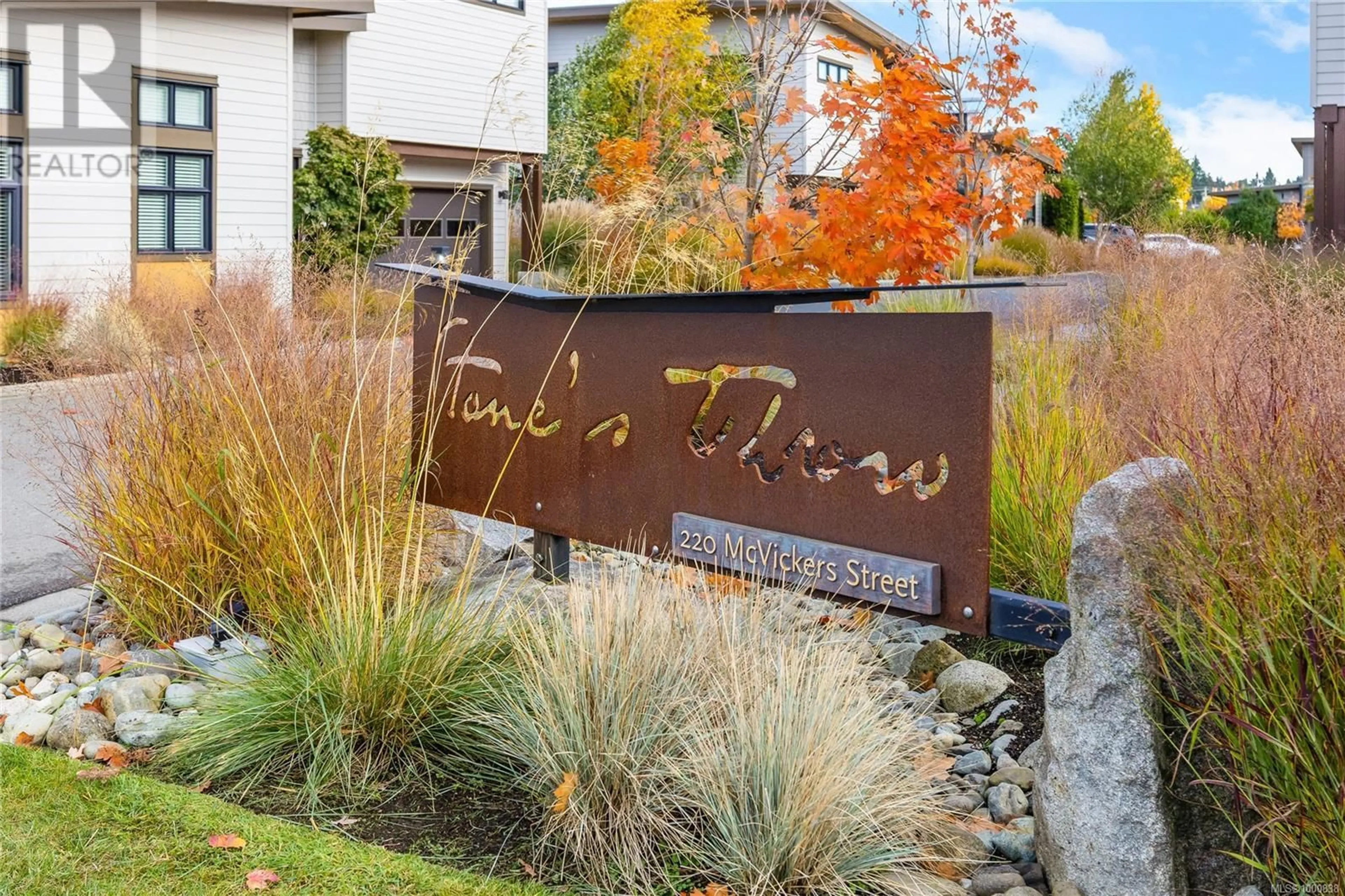 Indoor foyer for 15 - 220 MCVICKERS STREET, Parksville British Columbia V9P0B4