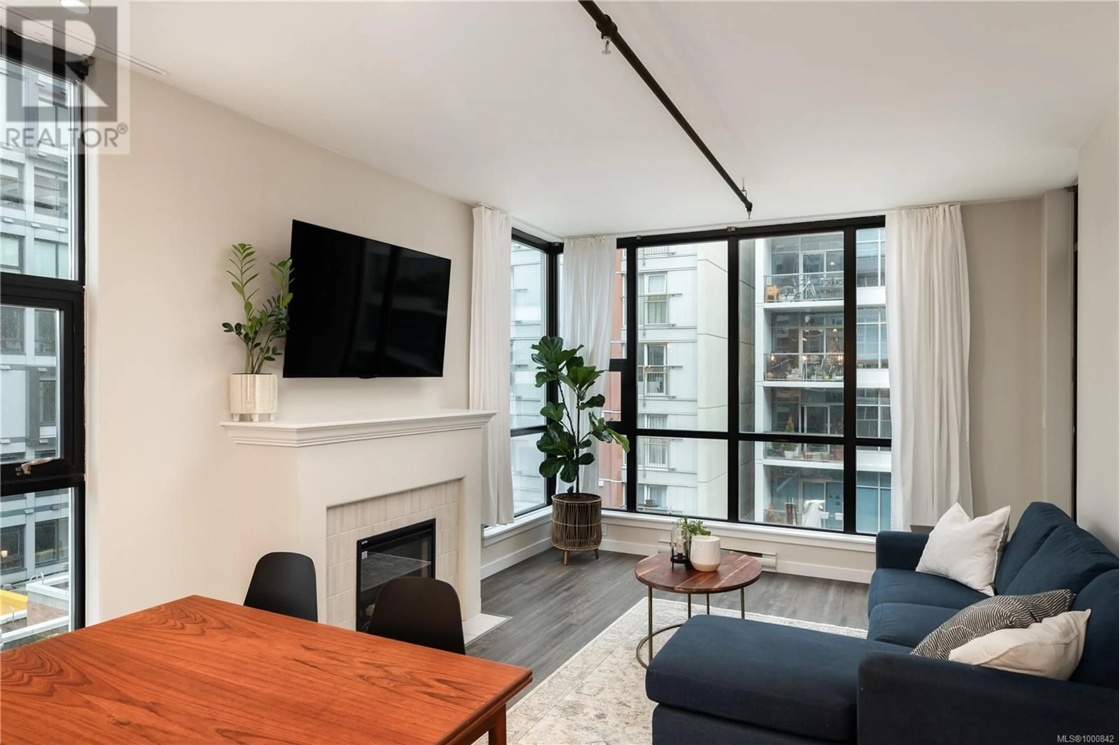 Living room with furniture, wood/laminate floor for 409 - 860 VIEW STREET, Victoria British Columbia V8W3Z8