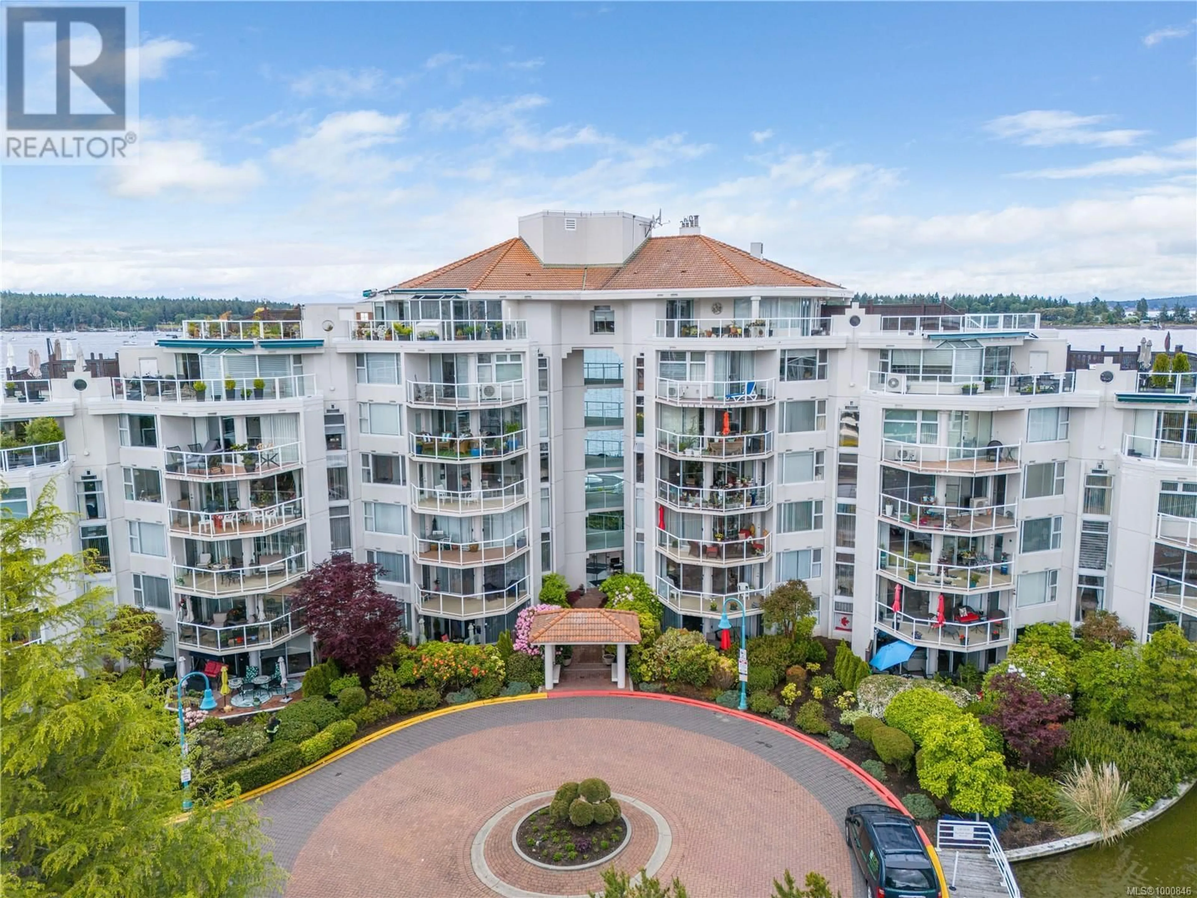 A pic from outside/outdoor area/front of a property/back of a property/a pic from drone, city buildings view from balcony for 315 - 150 PROMENADE DRIVE, Nanaimo British Columbia V9R6M6