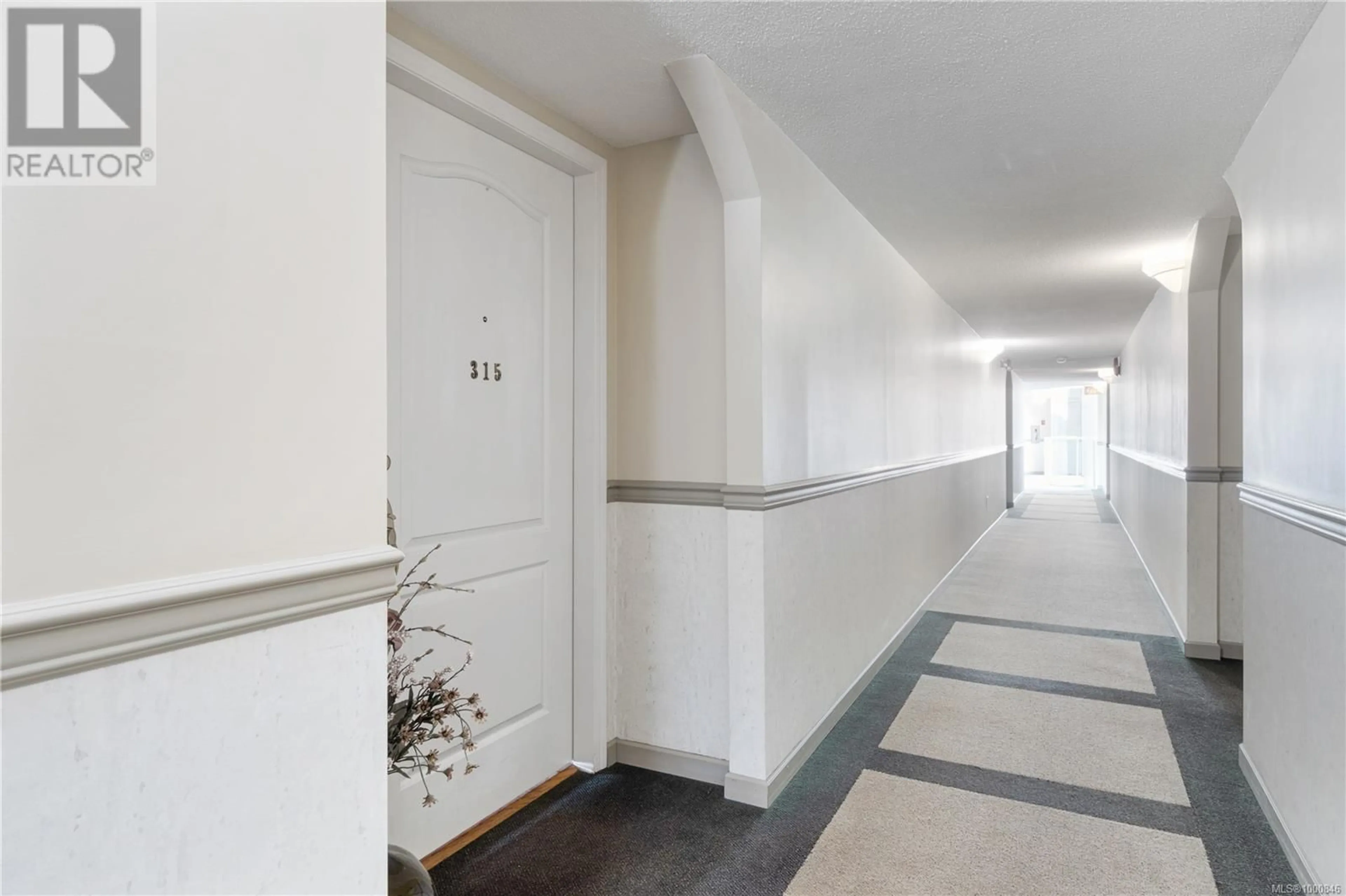 Indoor foyer for 315 - 150 PROMENADE DRIVE, Nanaimo British Columbia V9R6M6