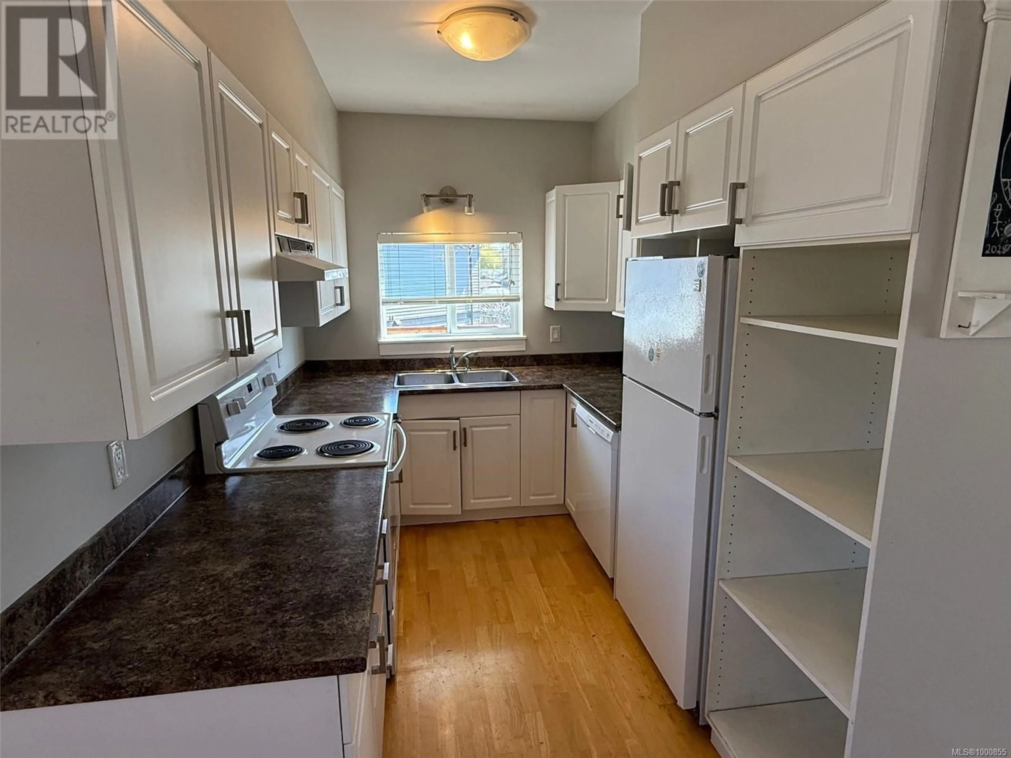 Standard kitchen, unknown for 121 HAREWOOD ROAD, Nanaimo British Columbia V9R2Y7
