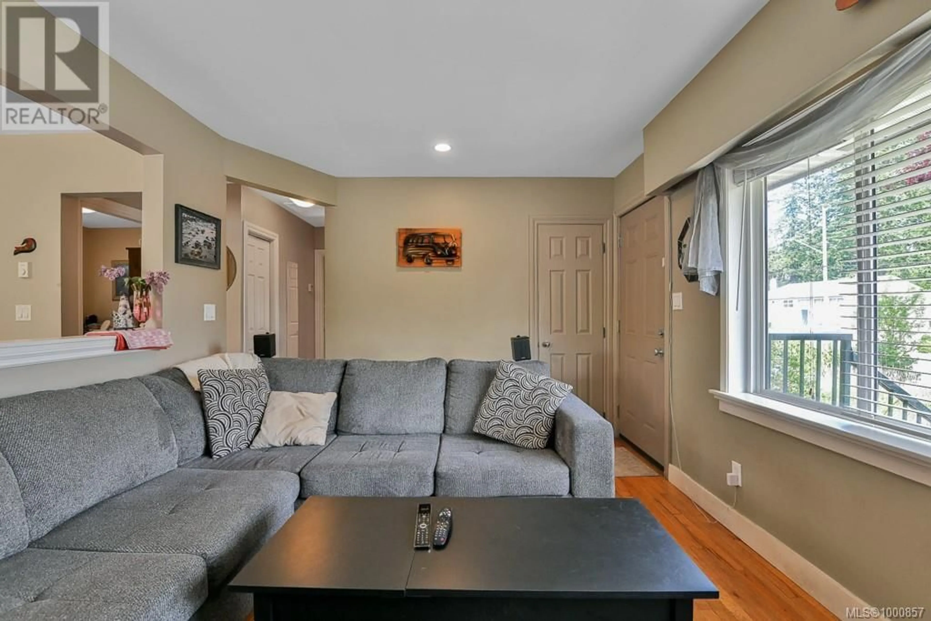 Living room with furniture, unknown for 1441/1445 MONTROSE AVENUE, Nanaimo British Columbia V9T5N2