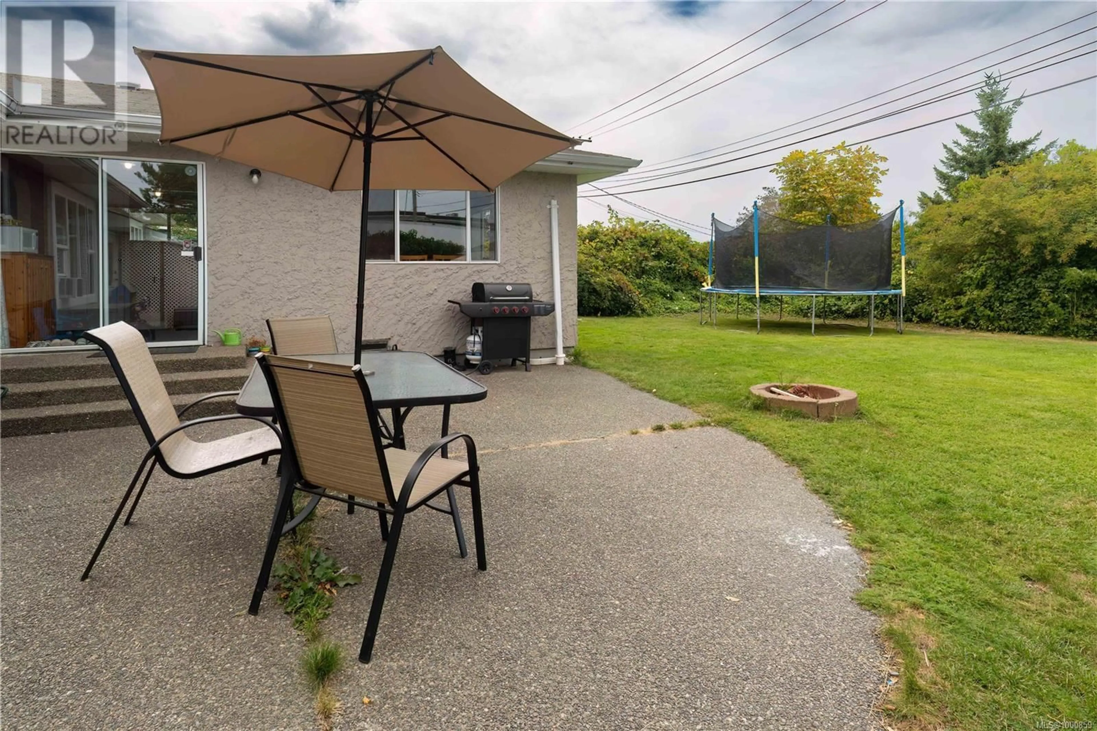 Patio, water/lake/river/ocean view for 141 JENSEN AVENUE EAST, Parksville British Columbia V9P2H6