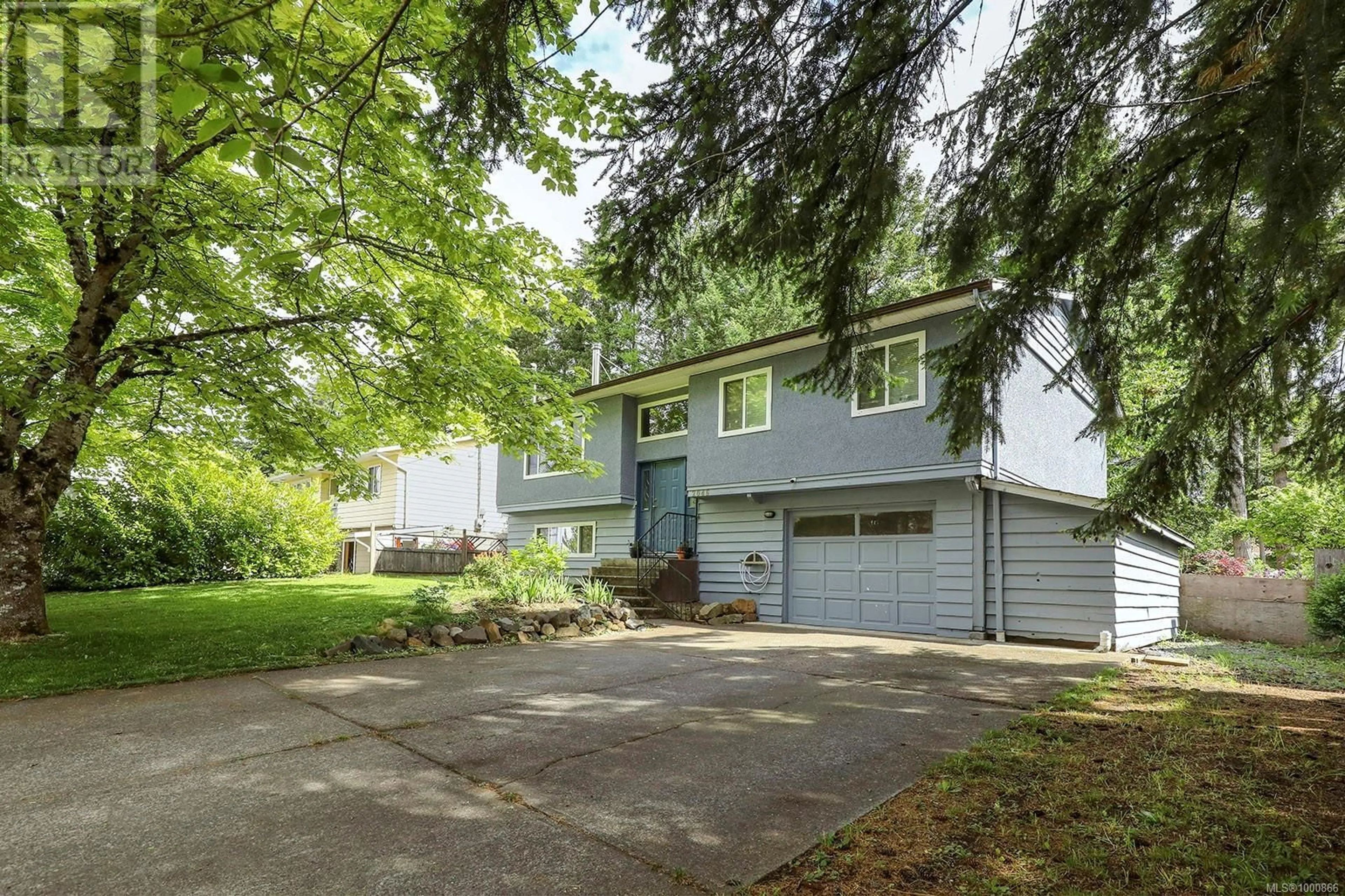 Home with vinyl exterior material, street for 2046 TULL AVENUE, Courtenay British Columbia V9N5P6